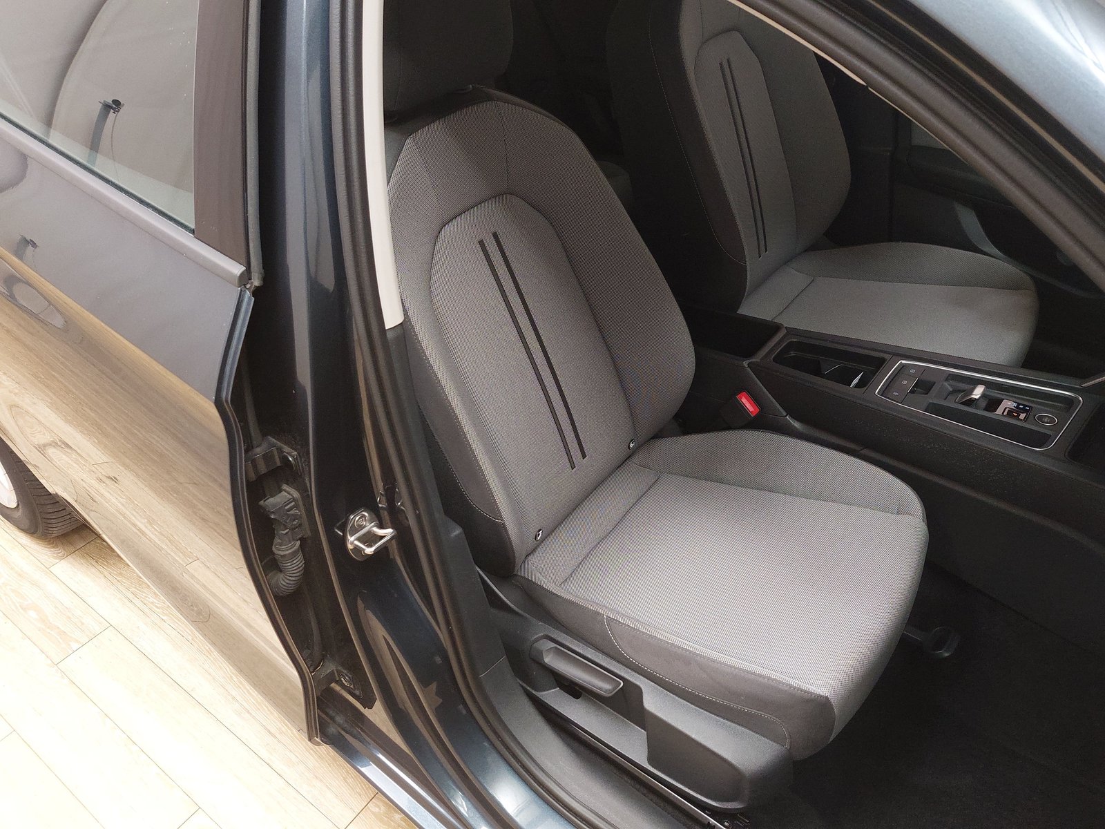 Seat Leon Sportstourer 2.0 TDI Style NAVI LED SHZ ACC LENKRADHZG 10