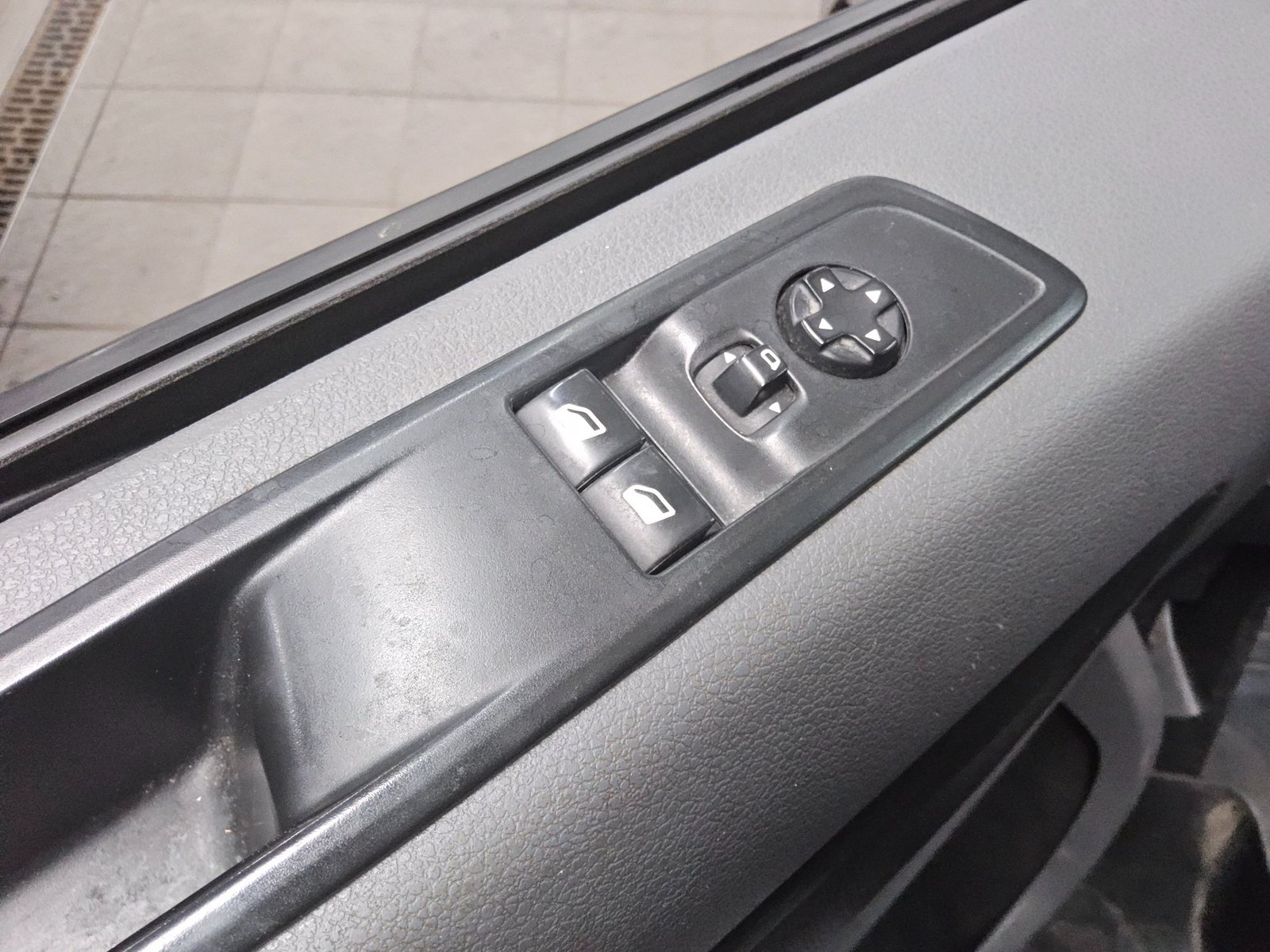 Opel Vivaro 2.0 D 9-Sitze Navi RKF AHK 9