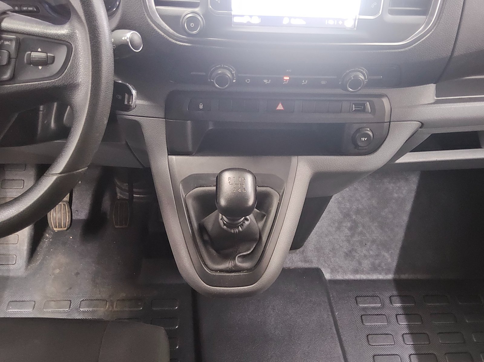 Opel Vivaro 2.0 D 9-Sitze Navi RKF AHK 6