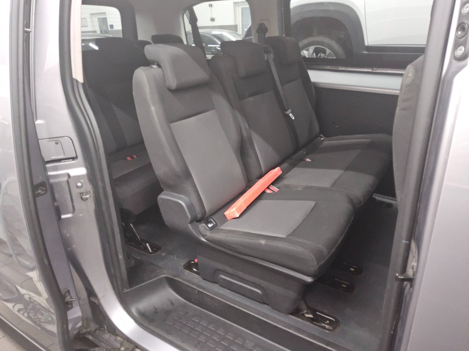 Opel Vivaro 2.0 D 9-Sitze Navi RKF AHK 12
