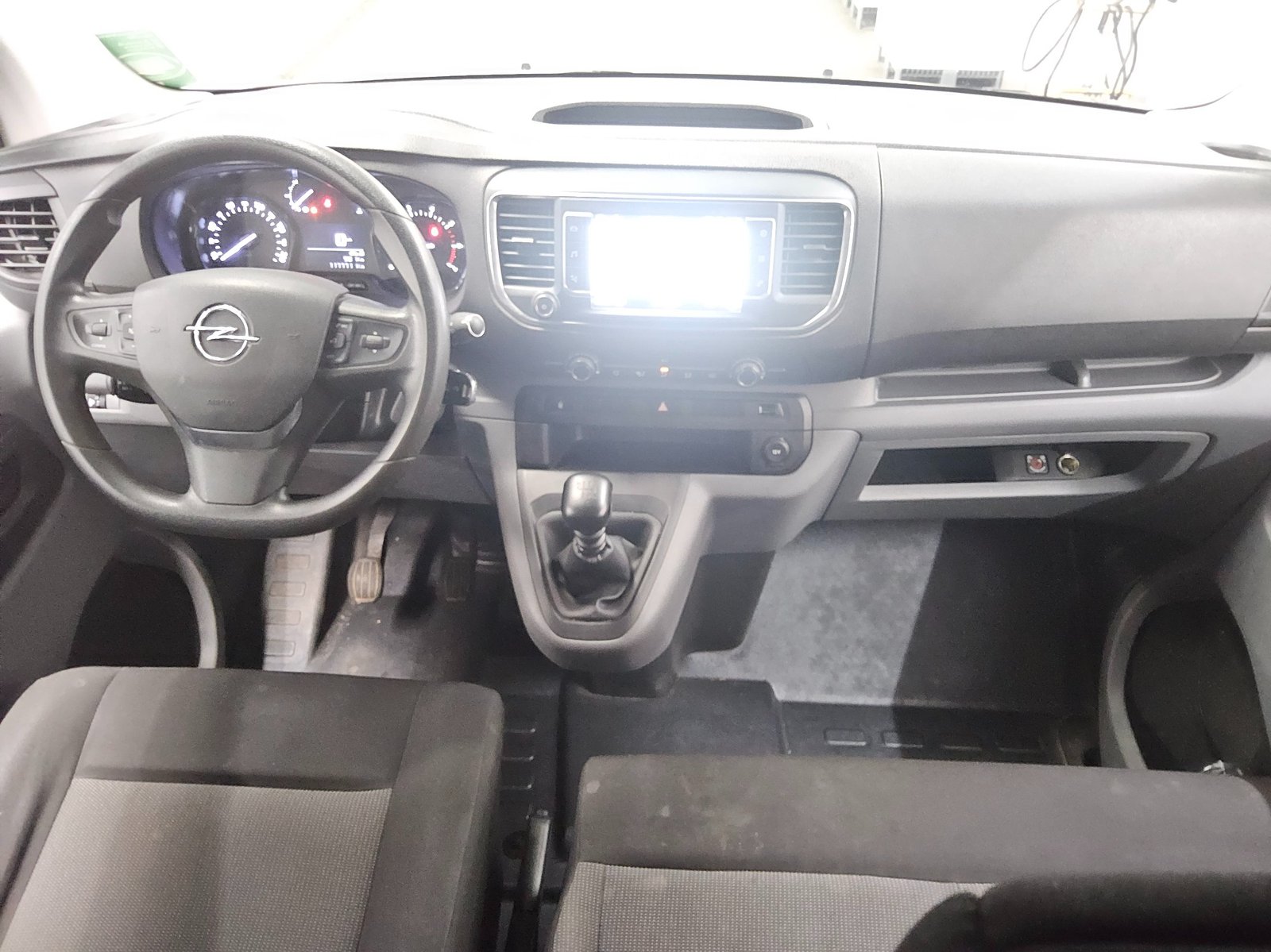 Opel Vivaro 2.0 D 9-Sitze Navi RKF AHK 5