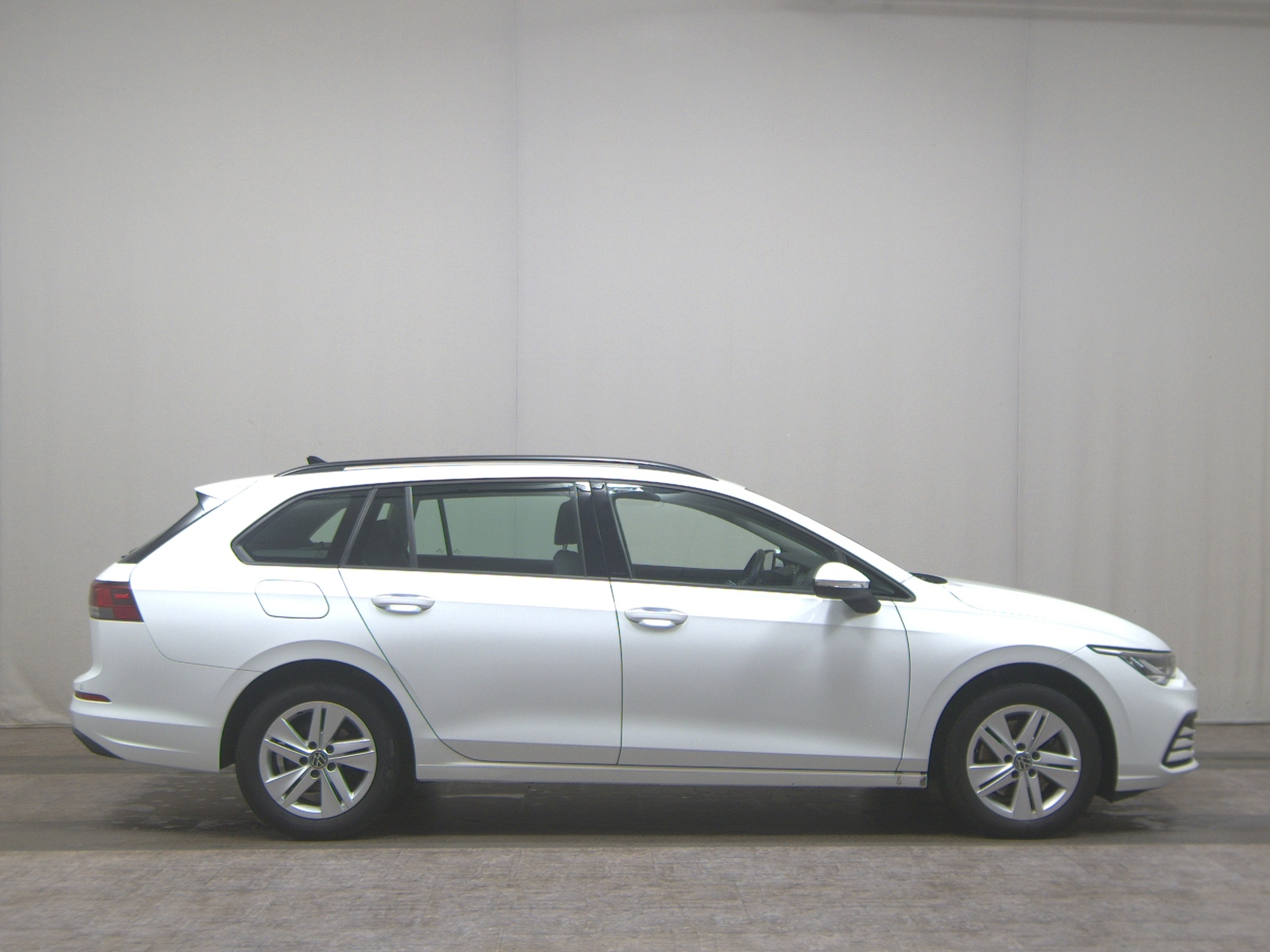 Volkswagen Golf-8 Var. 2.0 TDI Life Navi LED AID Shz ACC