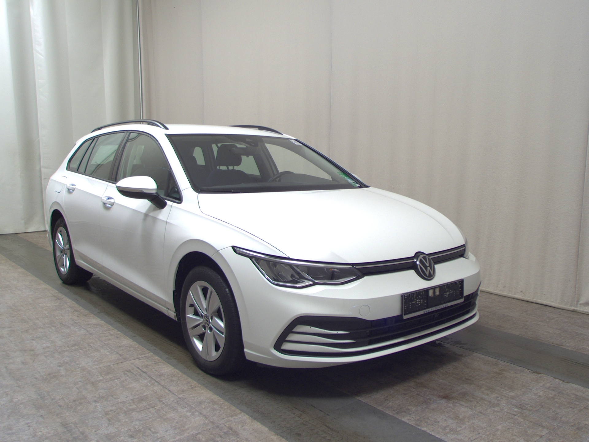 Volkswagen Golf-8 Var. 2.0 TDI Life Navi LED AID Shz ACC 3
