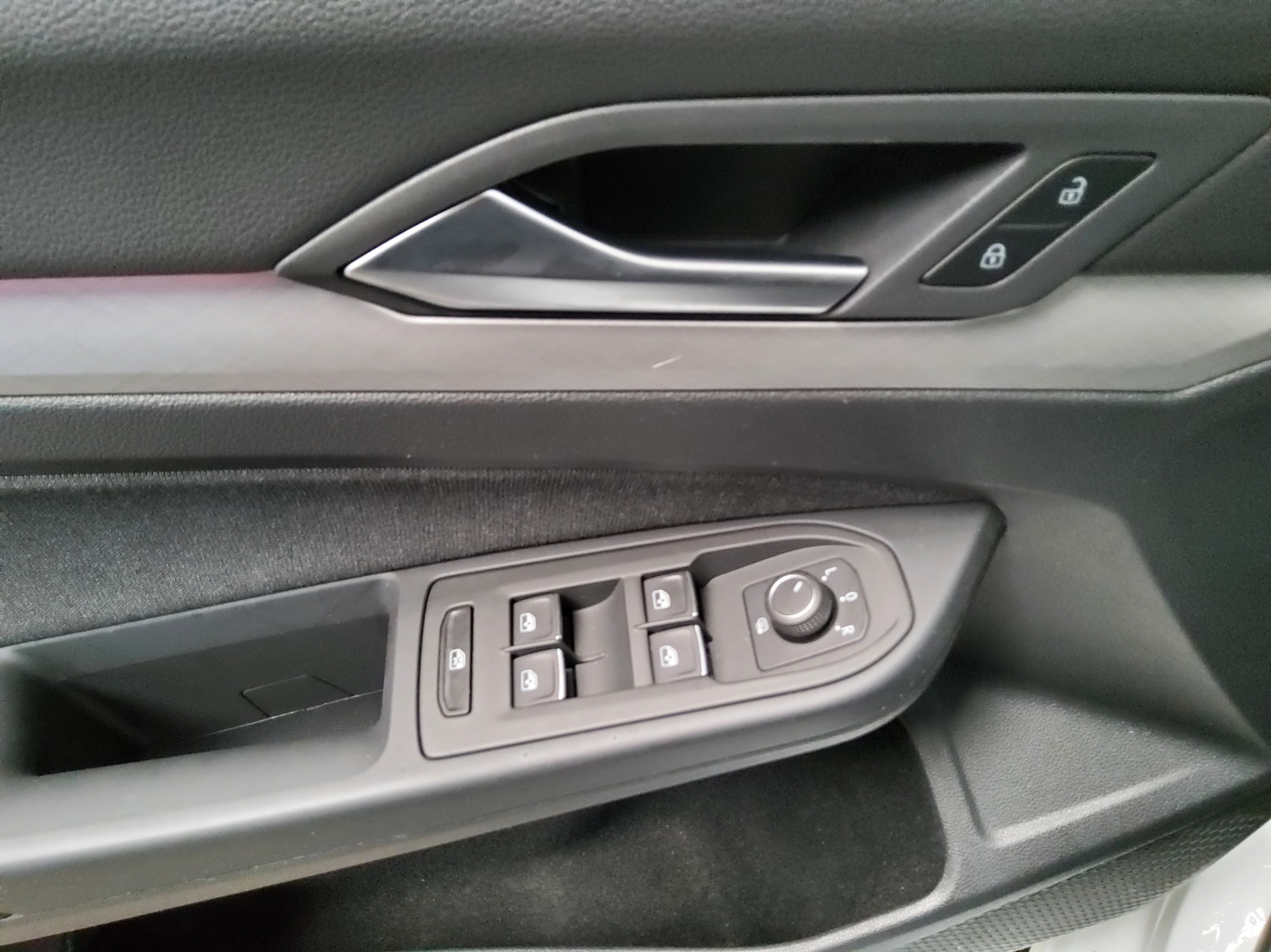 Volkswagen Golf-8 Var. 2.0 TDI Life Navi LED AID Shz ACC 10