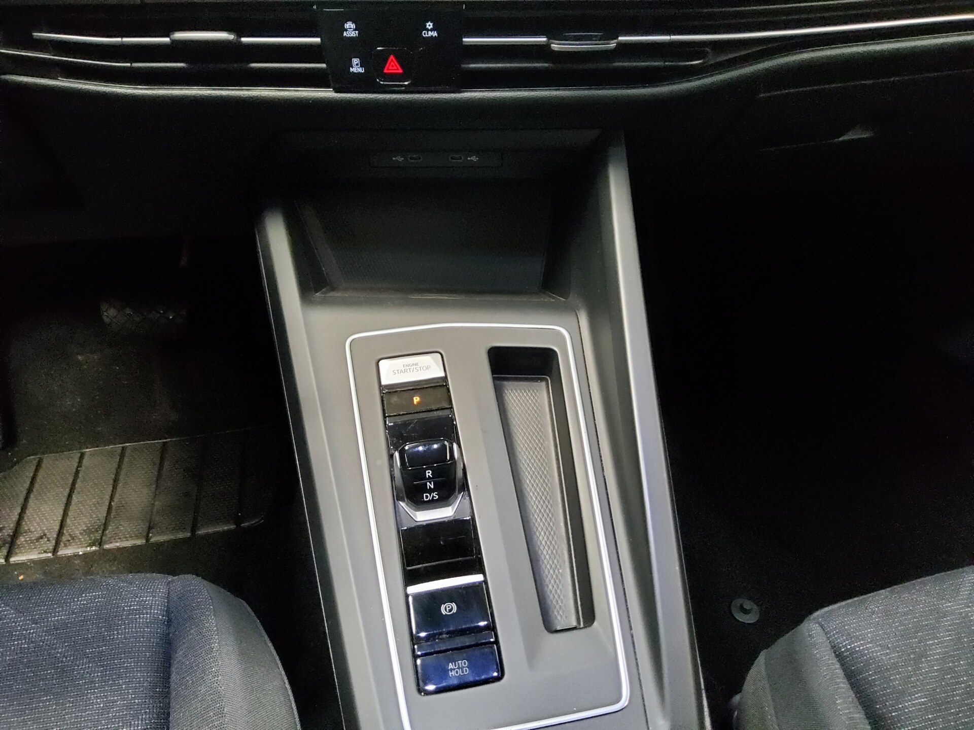 Volkswagen Golf-8 Var. 2.0 TDI Life Navi LED AID Shz ACC 6