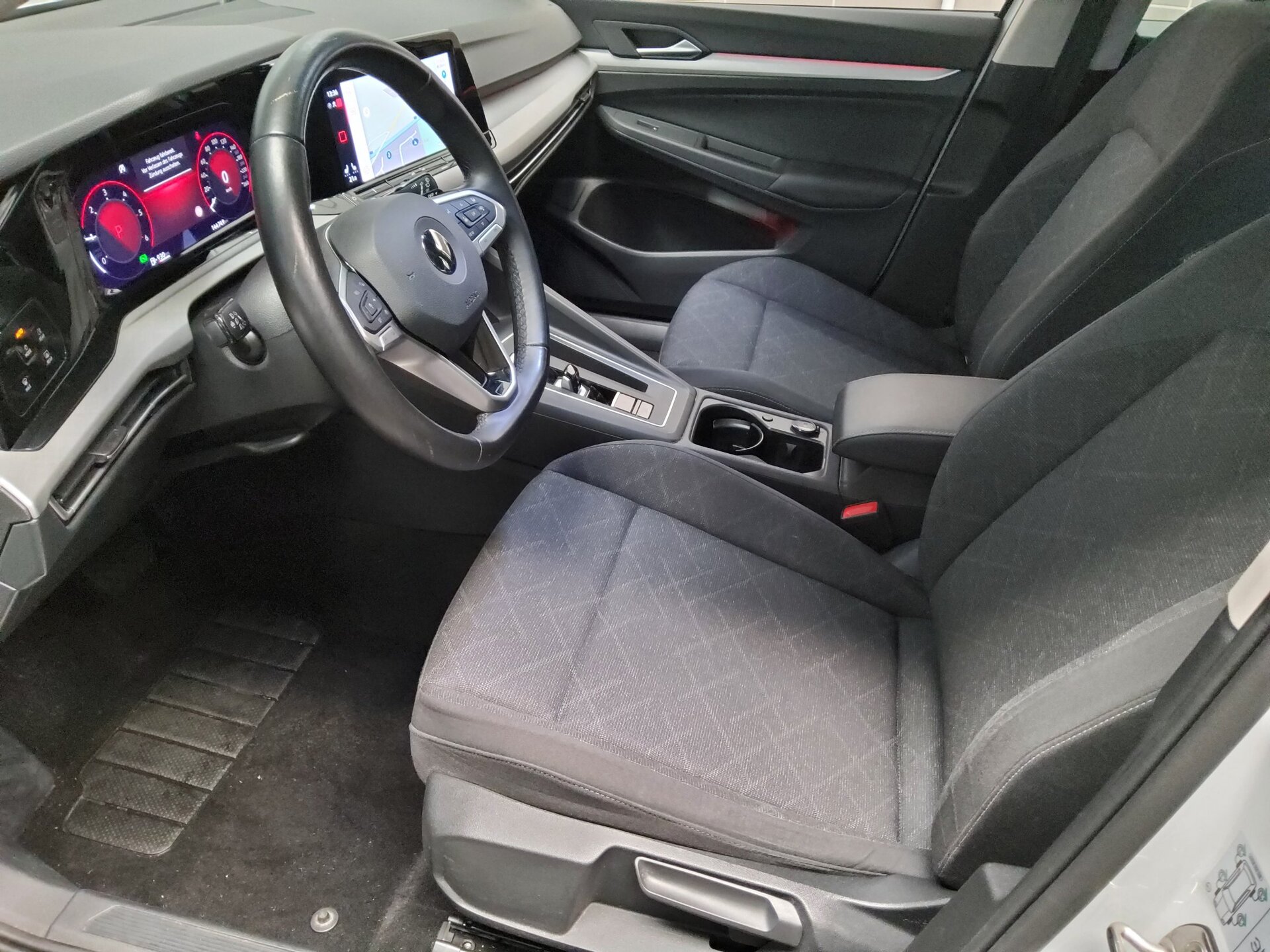 Volkswagen Golf-8 Var. 2.0 TDI Life Navi LED AID Shz ACC 9