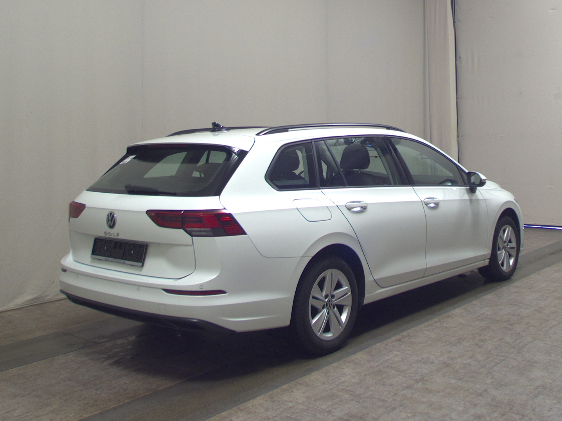 Volkswagen Golf-8 Var. 2.0 TDI Life Navi LED AID Shz ACC 4