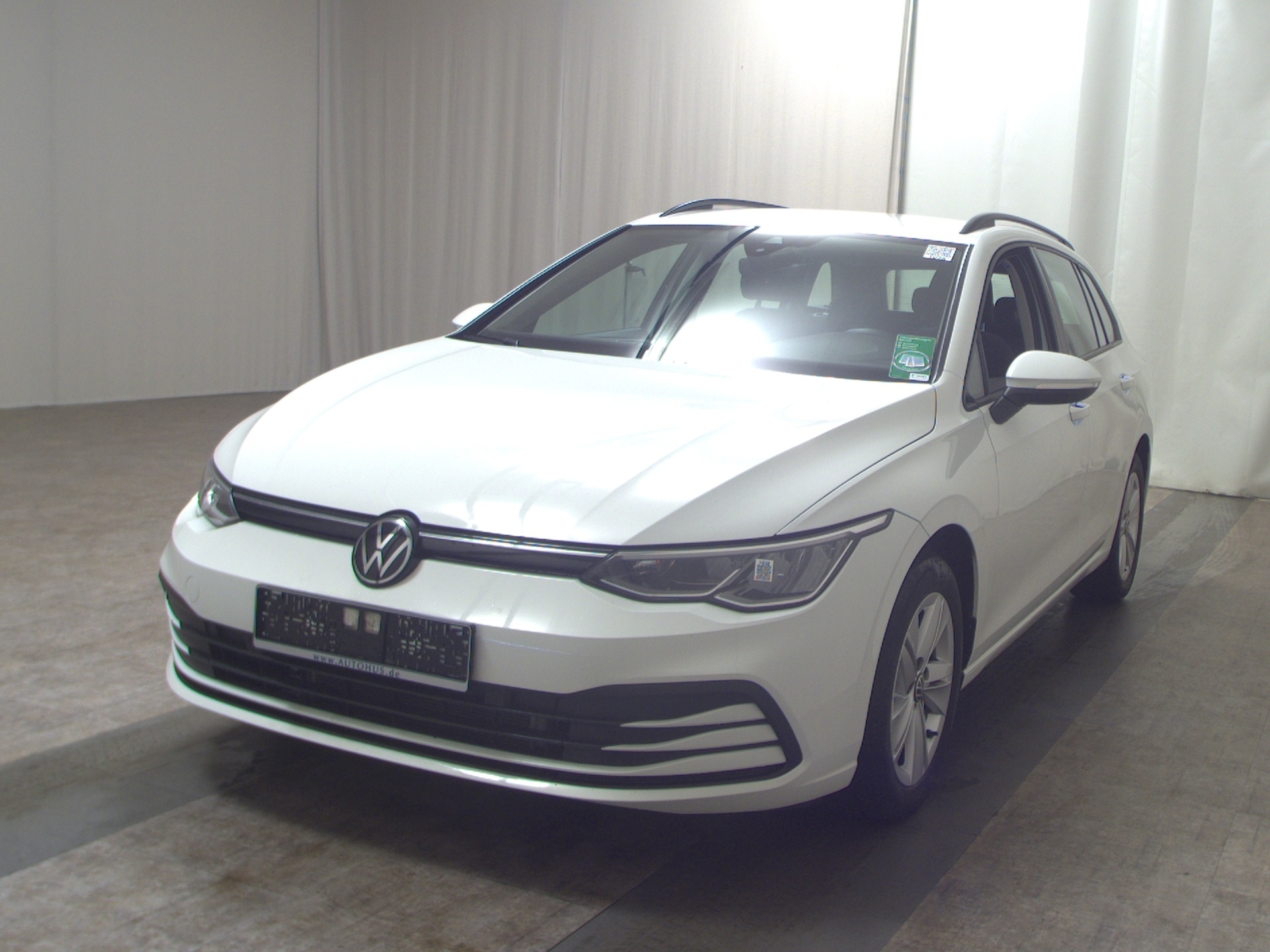 Volkswagen Golf-8 Var. 2.0 TDI Life Navi LED AID Shz ACC 2