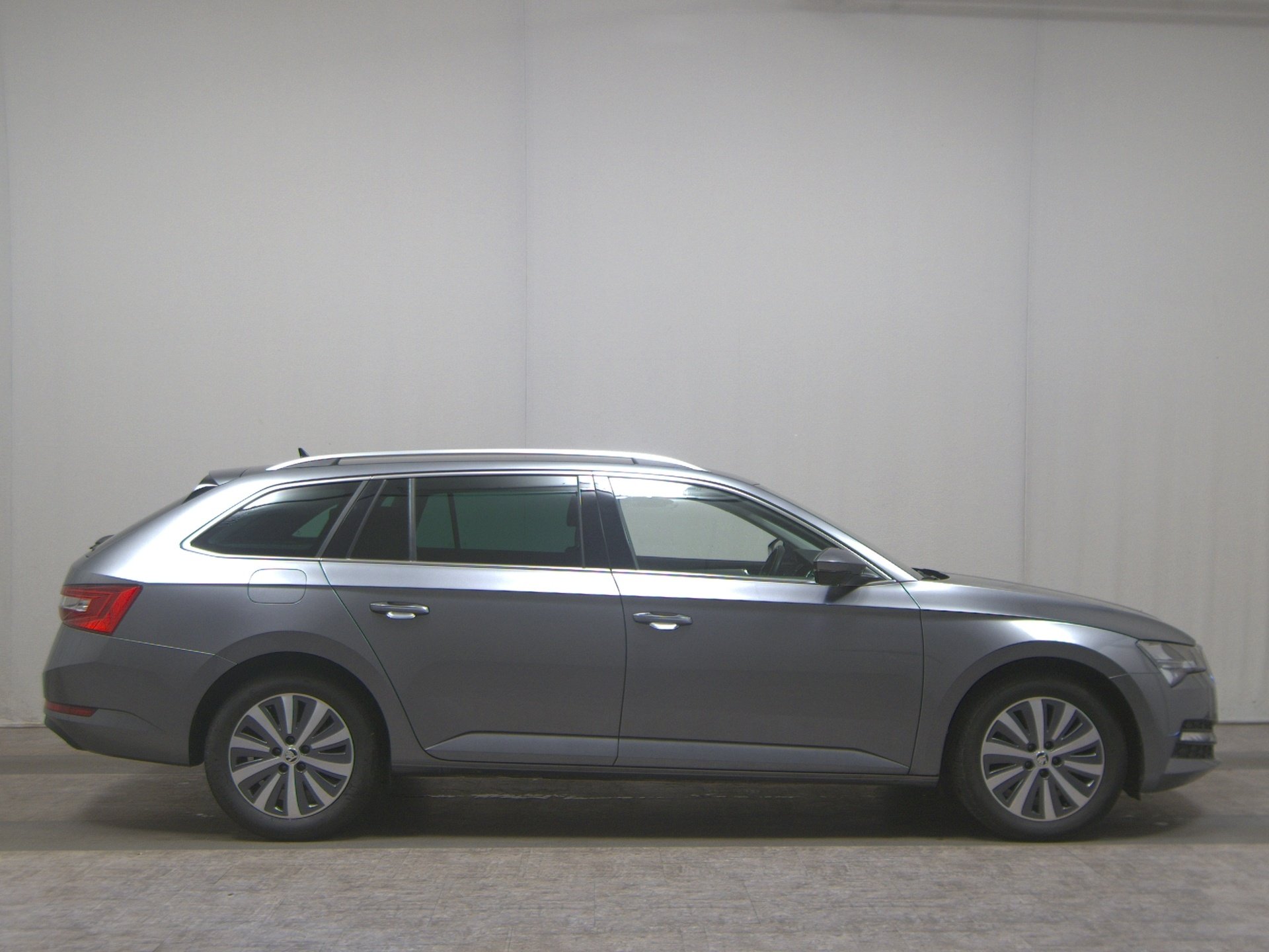 Skoda Superb Kombi 2.0 TDI Ambition Navi LED vc ACC