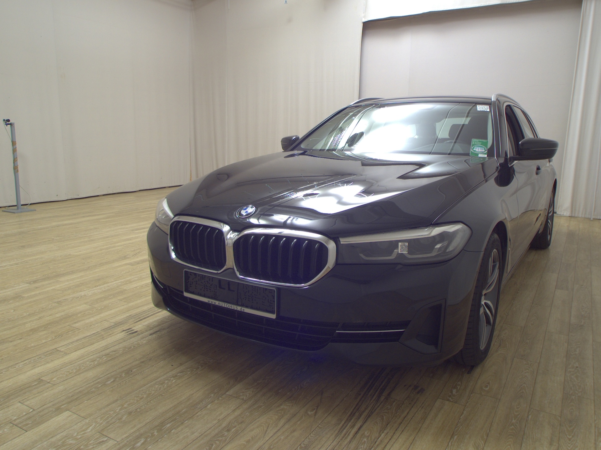 BMW 520dA Touring Navi LED LC-Pro RfK AHK PDC Shz 2