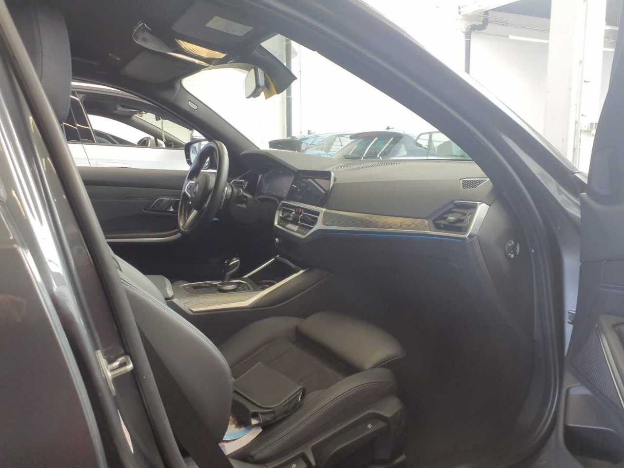 BMW 330e Touring M-Sport HiFi RFK 5