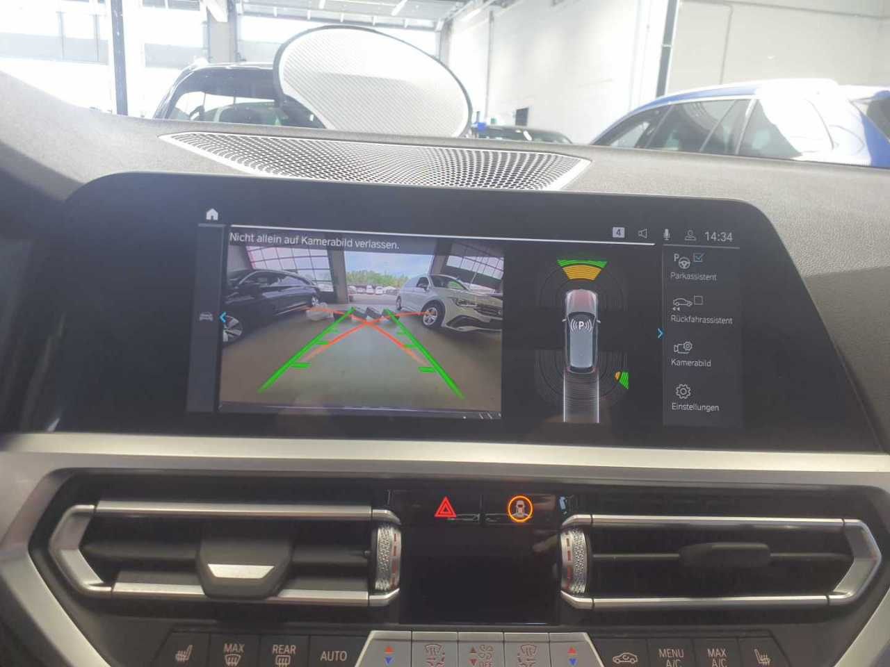 BMW 330e Touring M-Sport HiFi RFK 9