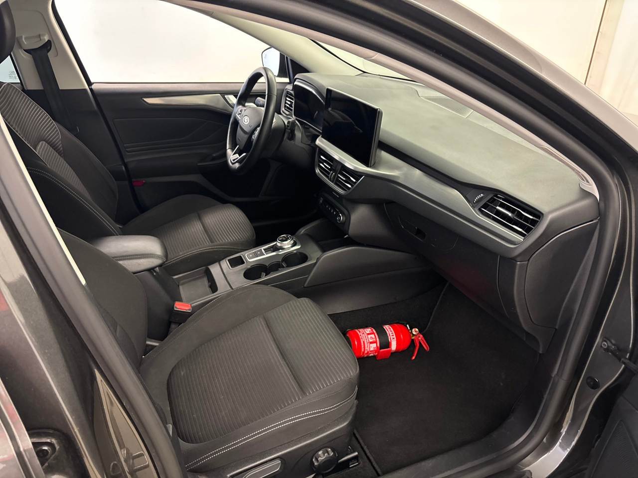 Ford Focus Turnier 1.5 EB Titanium NAVI LED SHZ RFK AHK 6
