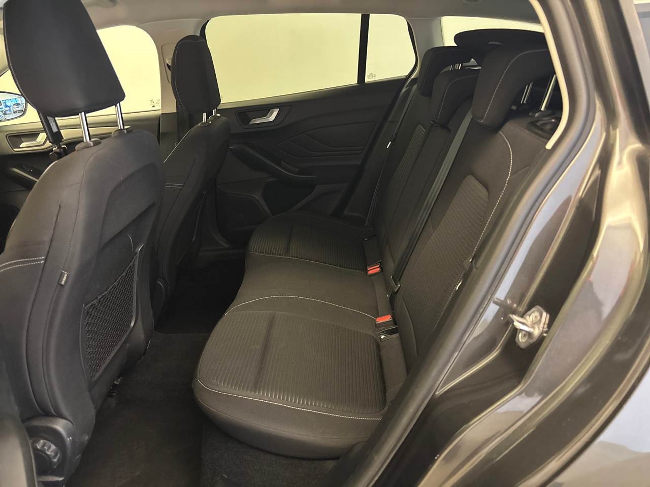 Ford Focus Turnier 1.5 EB Titanium NAVI LED SHZ RFK AHK 7