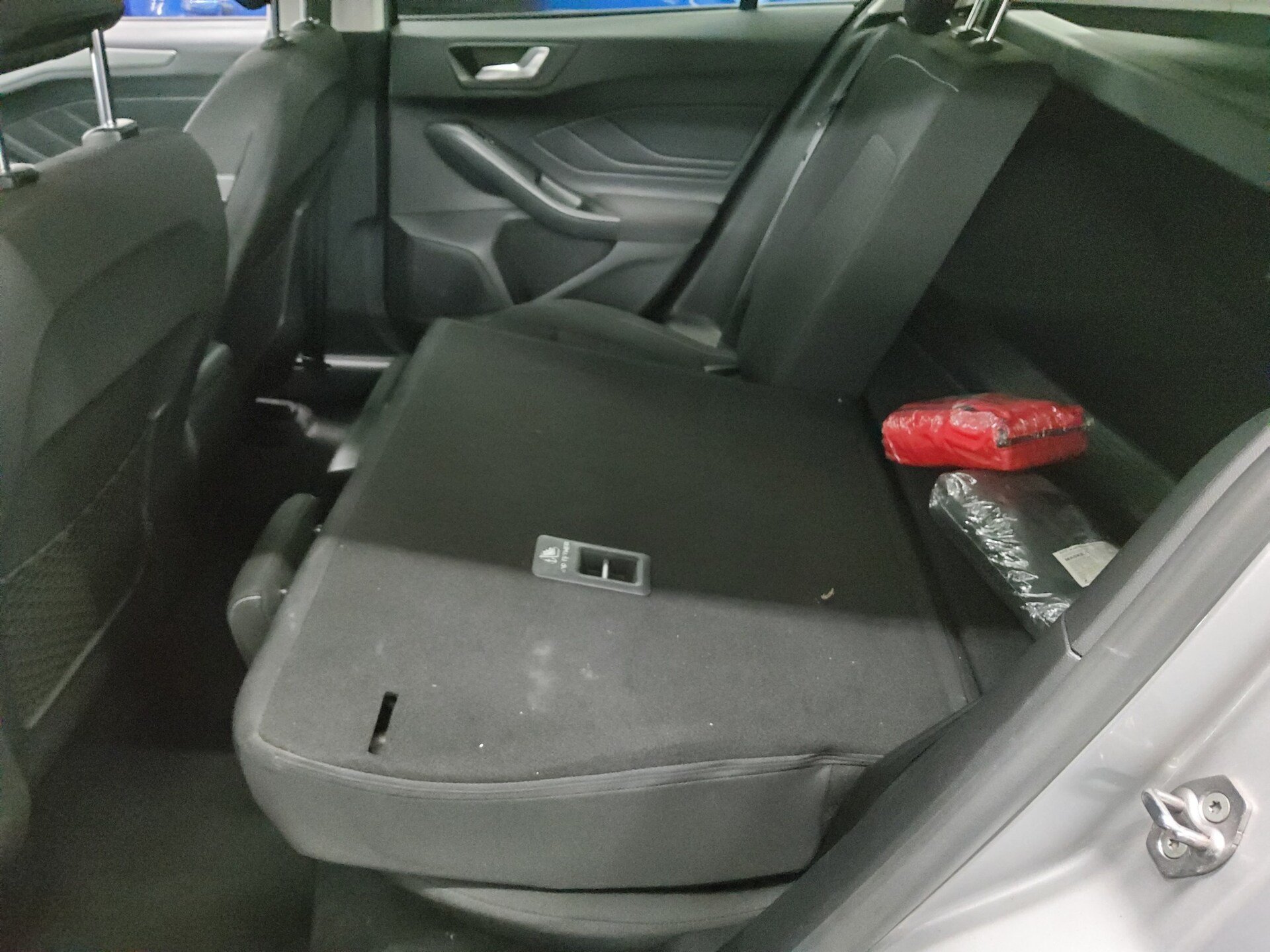 Ford Focus Turnier 1.5 EB Cool&Connect Navi RFK AHK 12