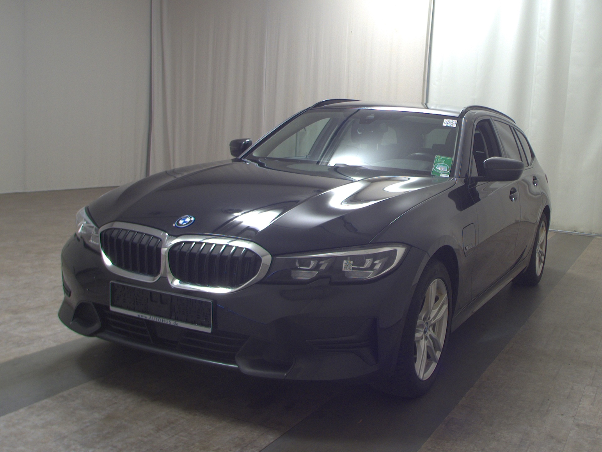 BMW 330e Touring Sport-Line T-Leder Navi LED HiFi 2