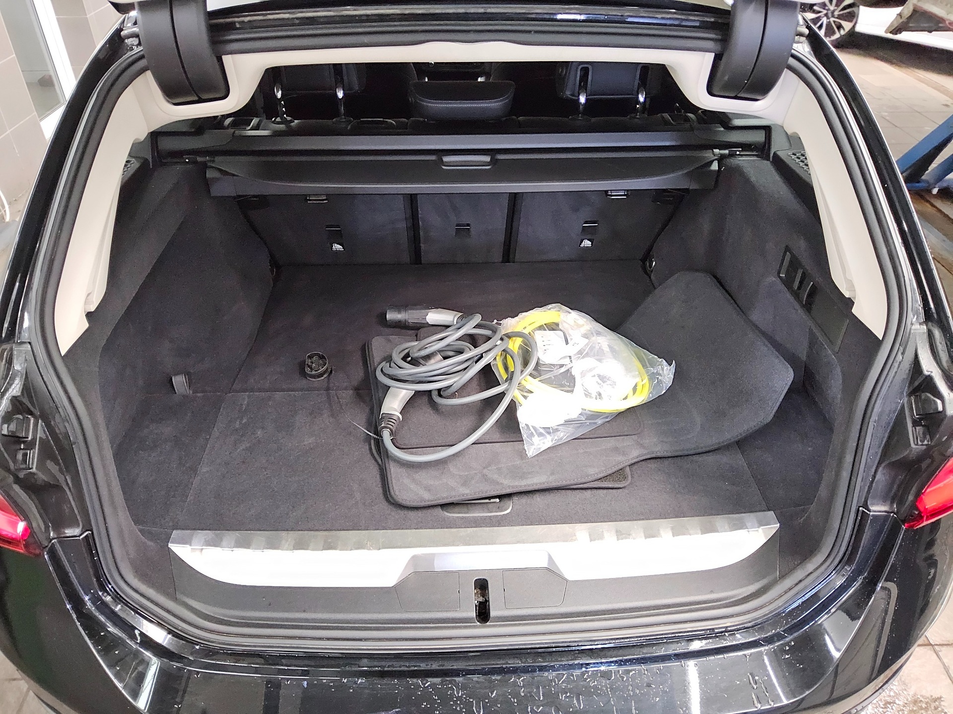 BMW 330e Touring Sport-Line T-Leder Navi LED HiFi 12