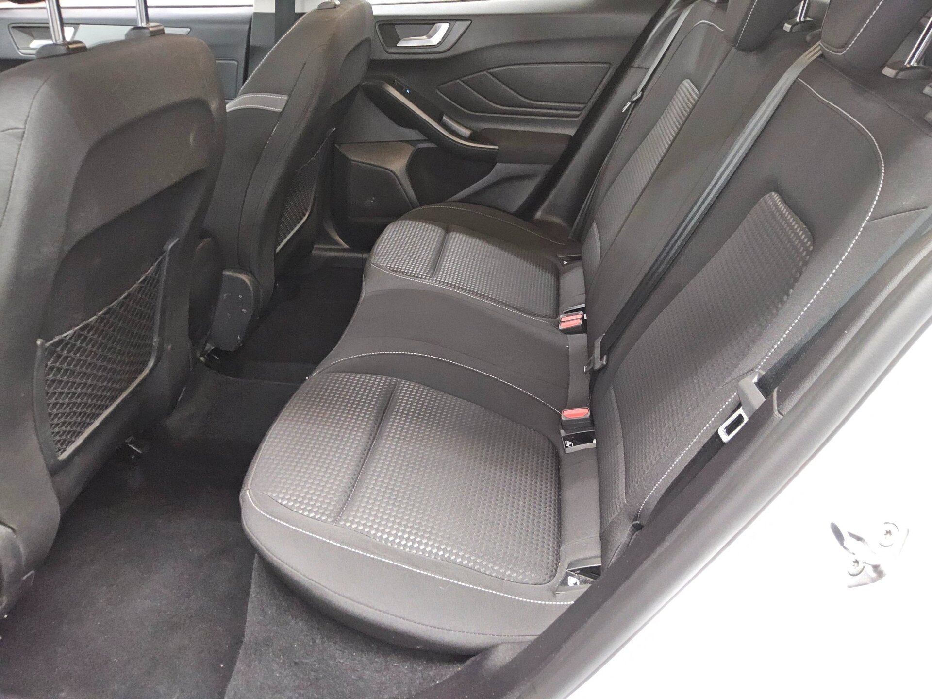 Ford Focus Turnier 1.5 EB Cool&Connect Navi LED Shz 13
