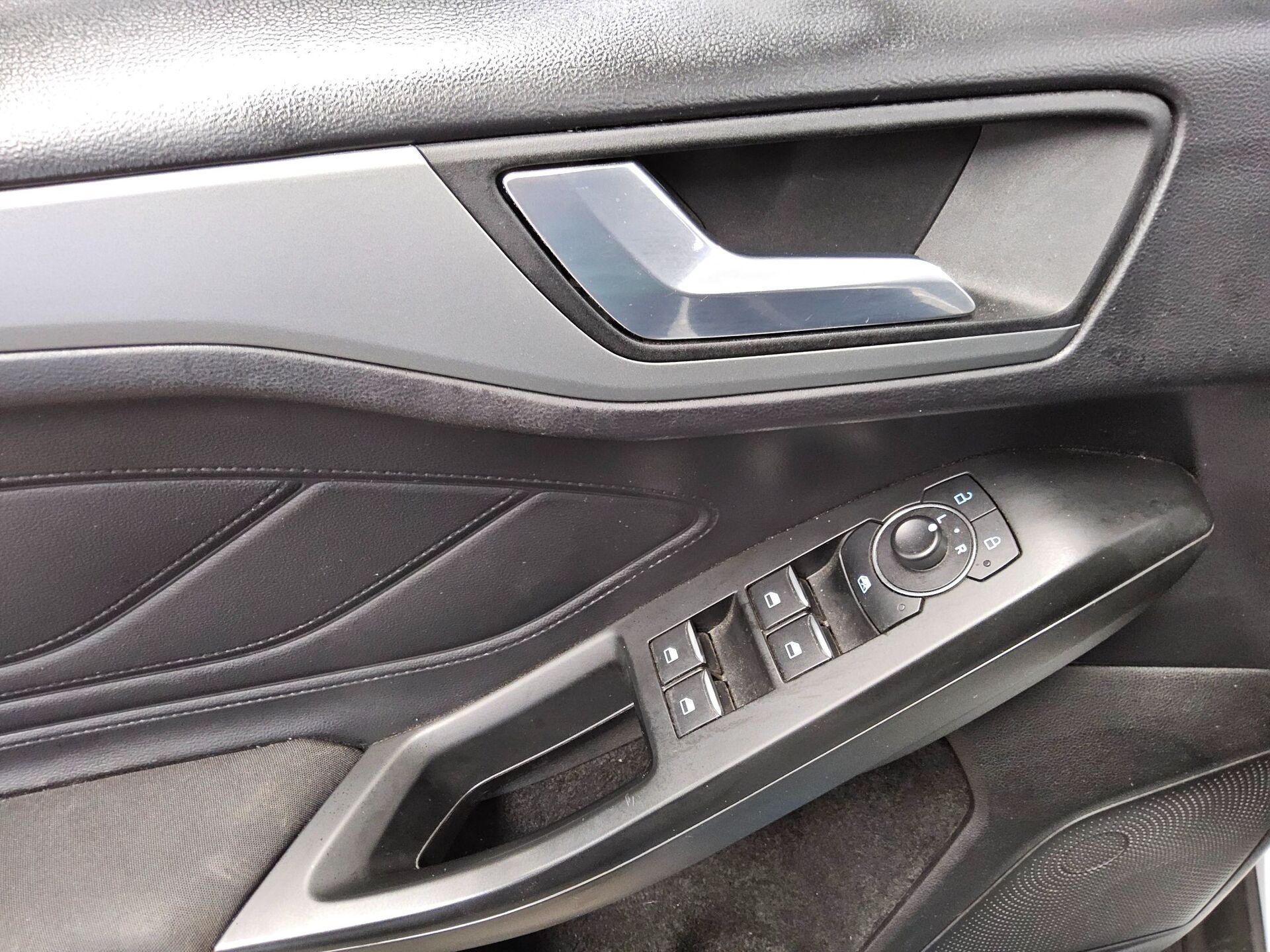 Ford Focus Turnier 1.5 EB Cool&Connect Navi LED Shz 9