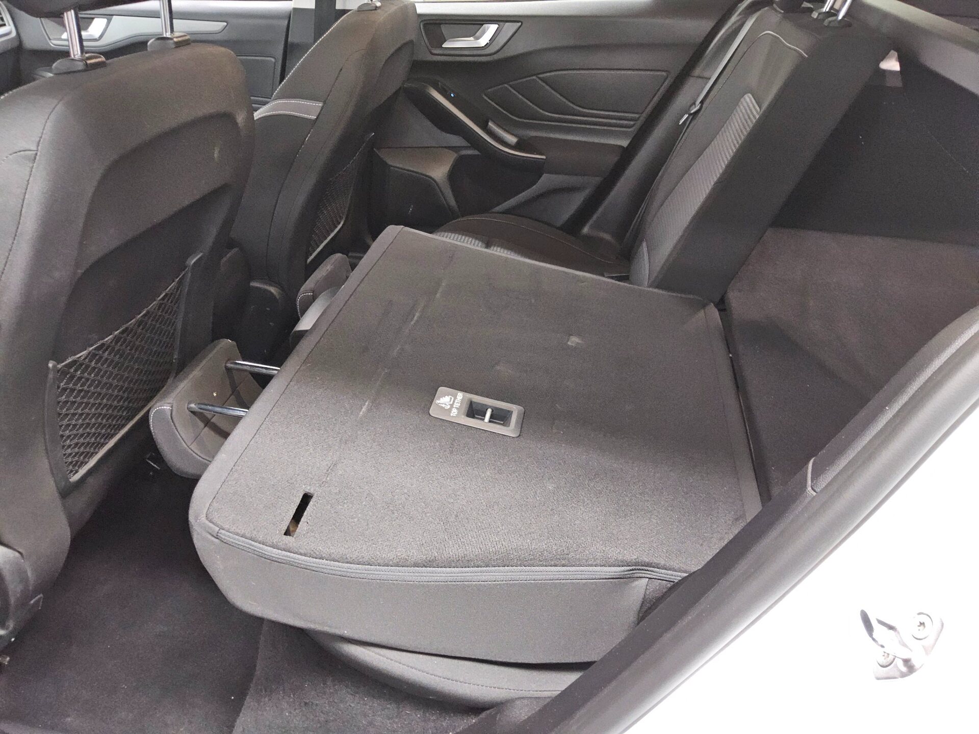Ford Focus Turnier 1.5 EB Cool&Connect Navi LED Shz 12