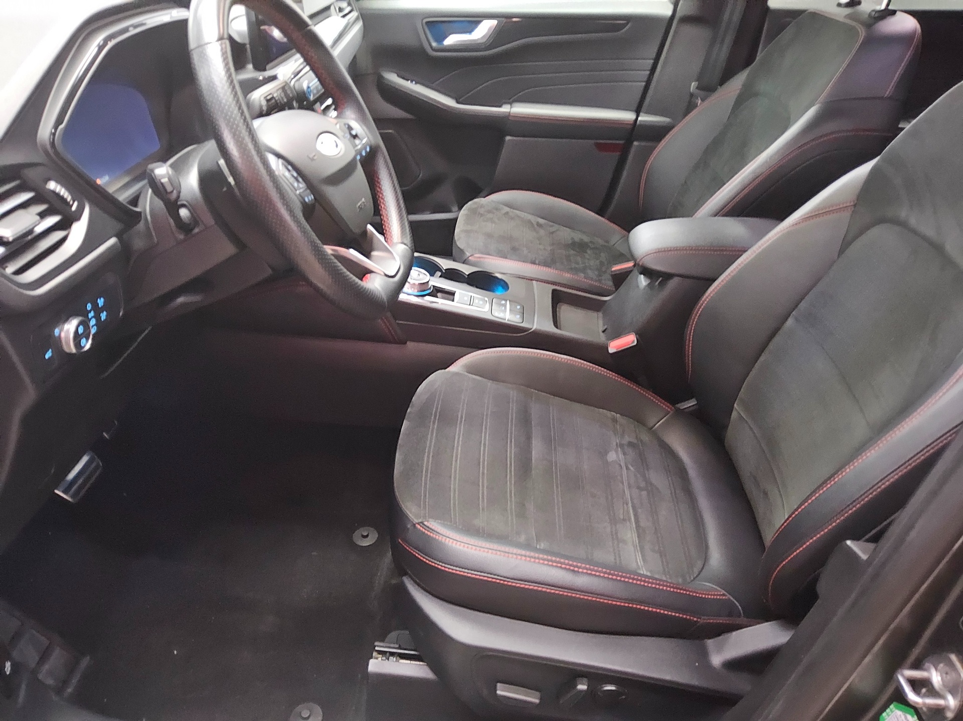 Ford Kuga 2.0 EB ST-Line X Navi LED vc RfK AHK HuD 9