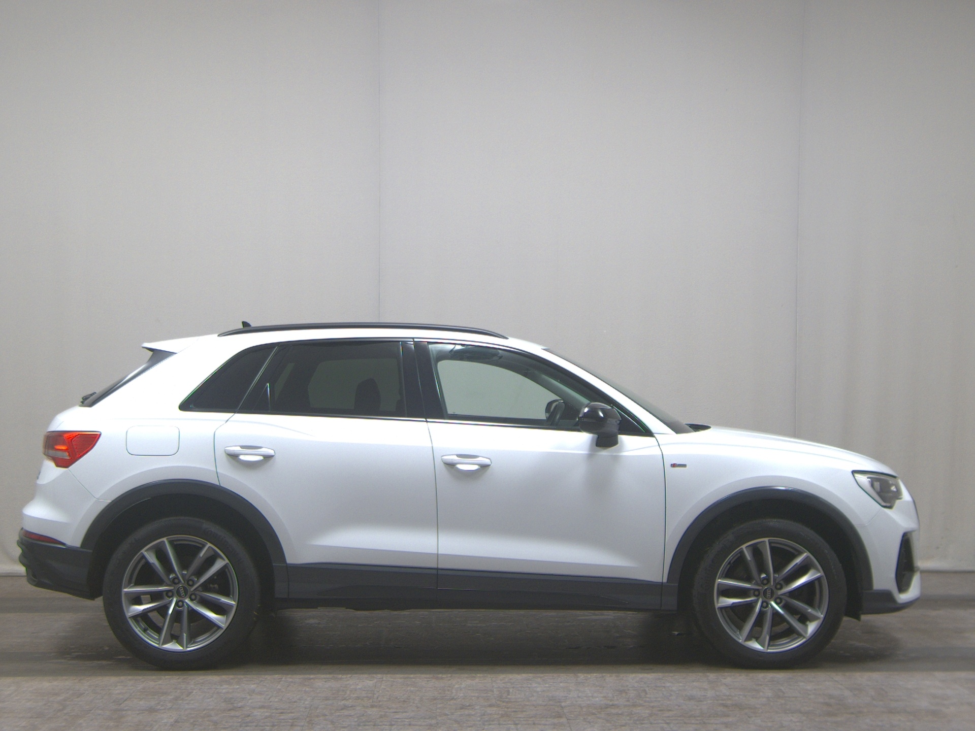 Audi Q3 40 TDI Qu. S-Line Optik-Paket Navi LED vc RfK