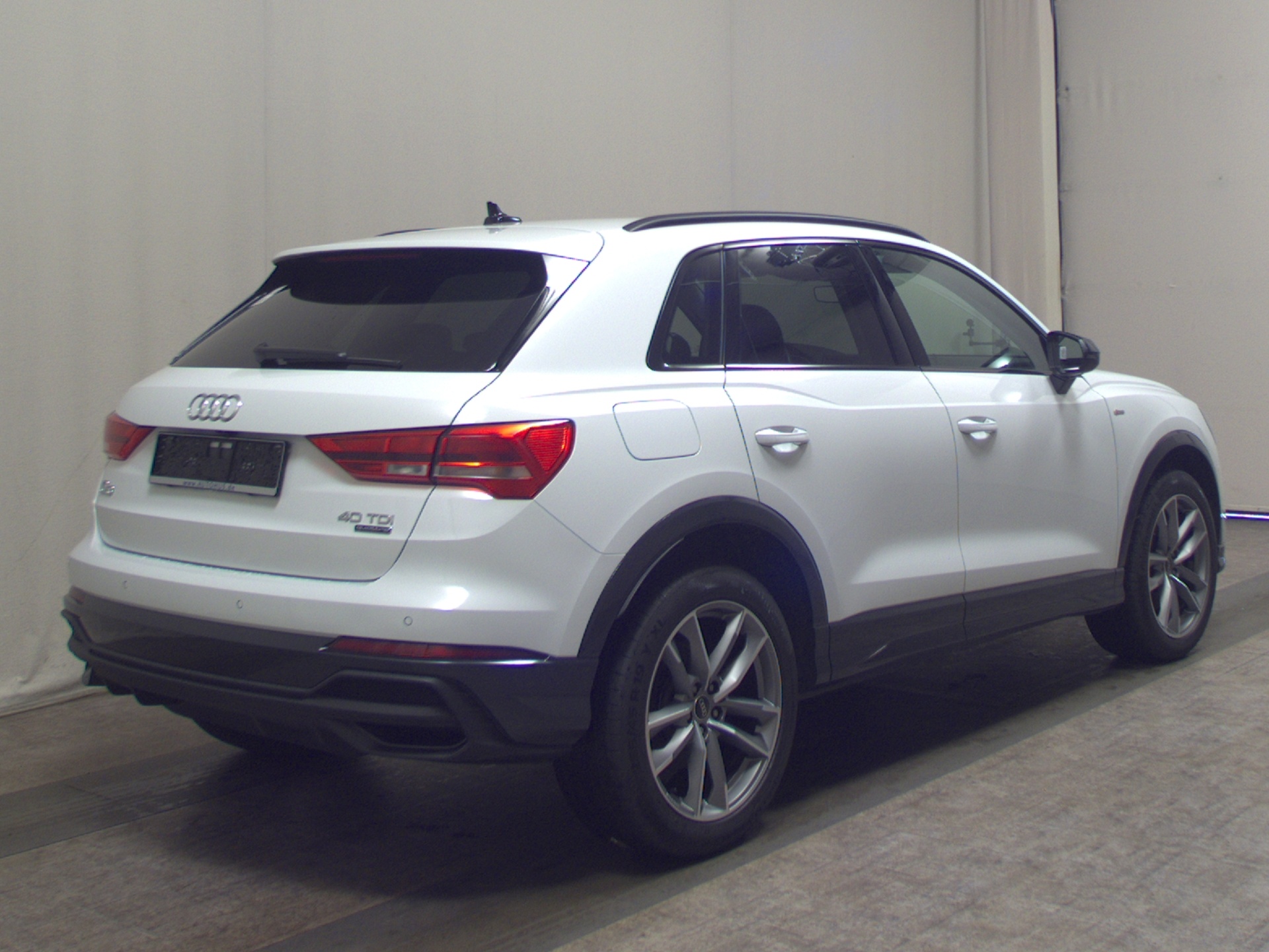 Audi Q3 40 TDI Qu. S-Line Optik-Paket Navi LED vc RfK 4