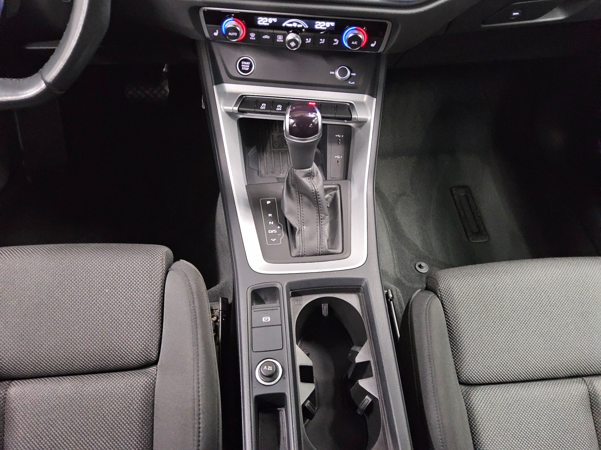 Audi Q3 40 TDI Qu. S-Line Optik-Paket Navi LED vc RfK 6