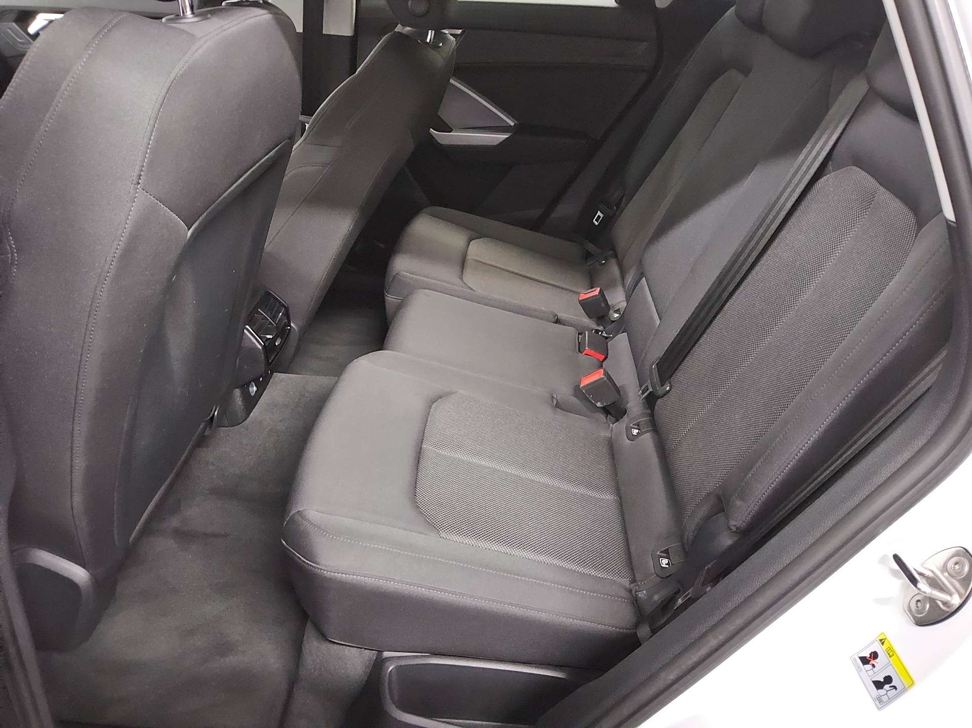 Audi Q3 40 TDI Qu. S-Line Optik-Paket Navi LED vc RfK 13