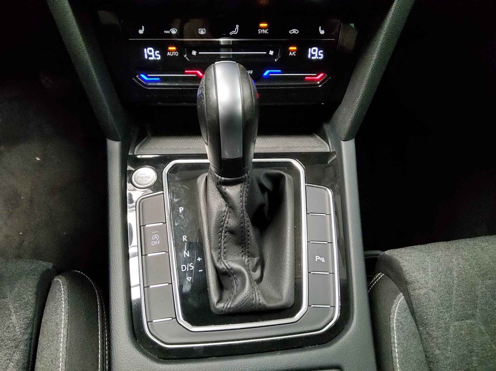 Volkswagen Passat Var. 2.0 TDI Business Navi LED DC AHK RFK 6
