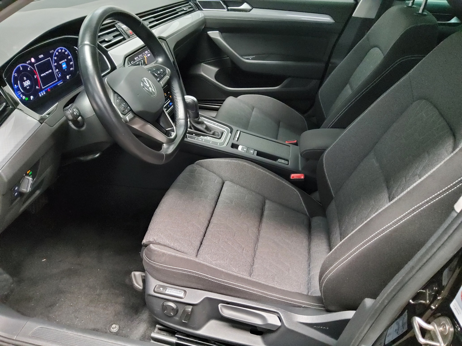 Volkswagen Passat Var. 2.0 TDI Business Navi LED DC AHK RFK 9