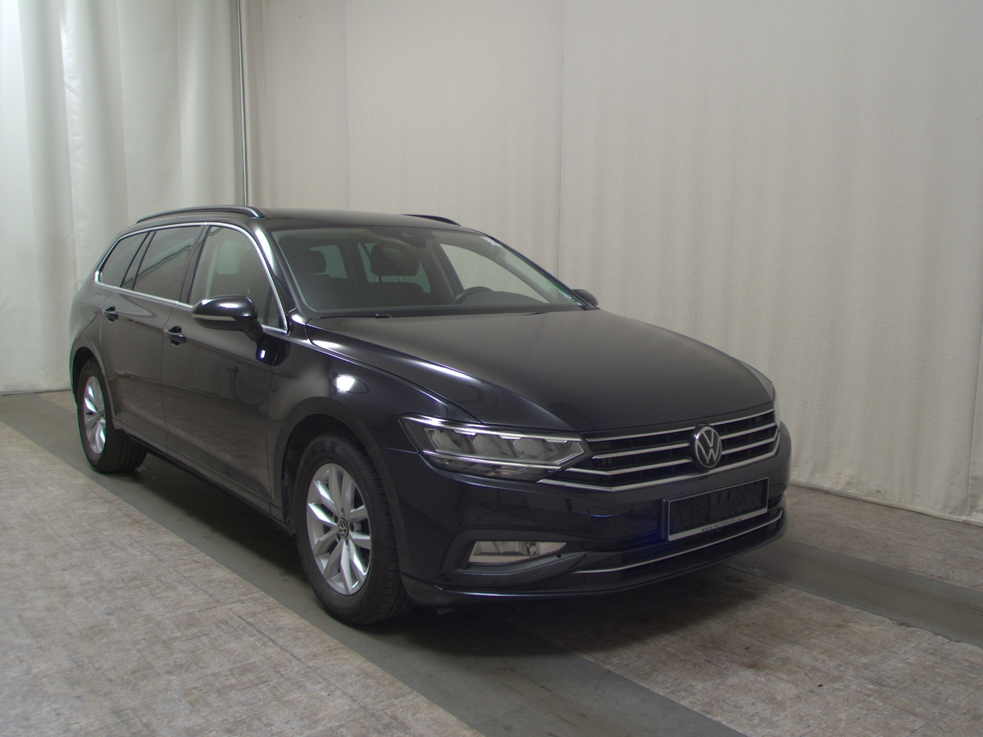 Volkswagen Passat Var. 2.0 TDI Business Navi LED DC AHK RFK 3