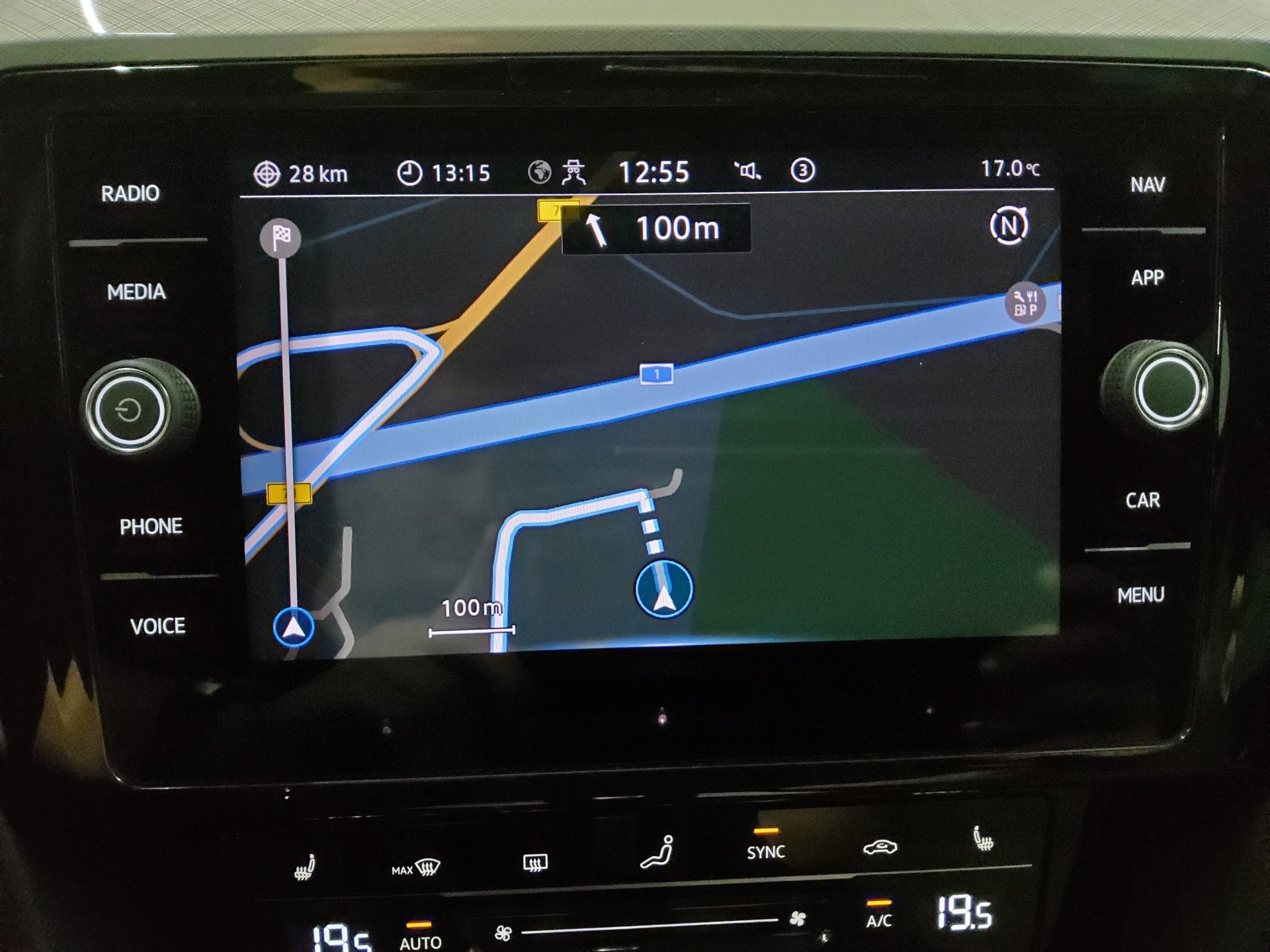Volkswagen Passat Var. 2.0 TDI Business Navi LED DC AHK RFK 7