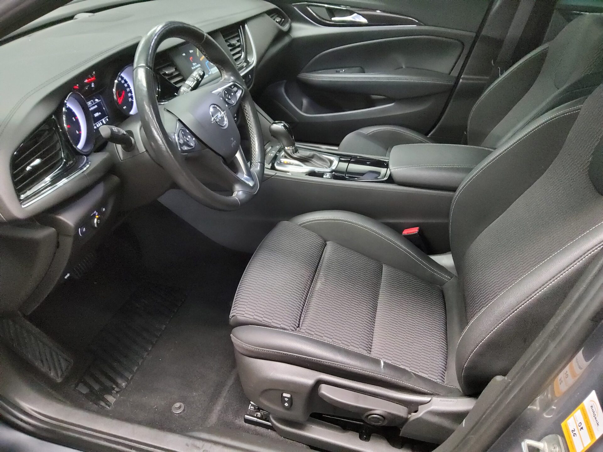 Opel Insignia ST 1.5 D Elegance Navi LED T-Leder AHK 8