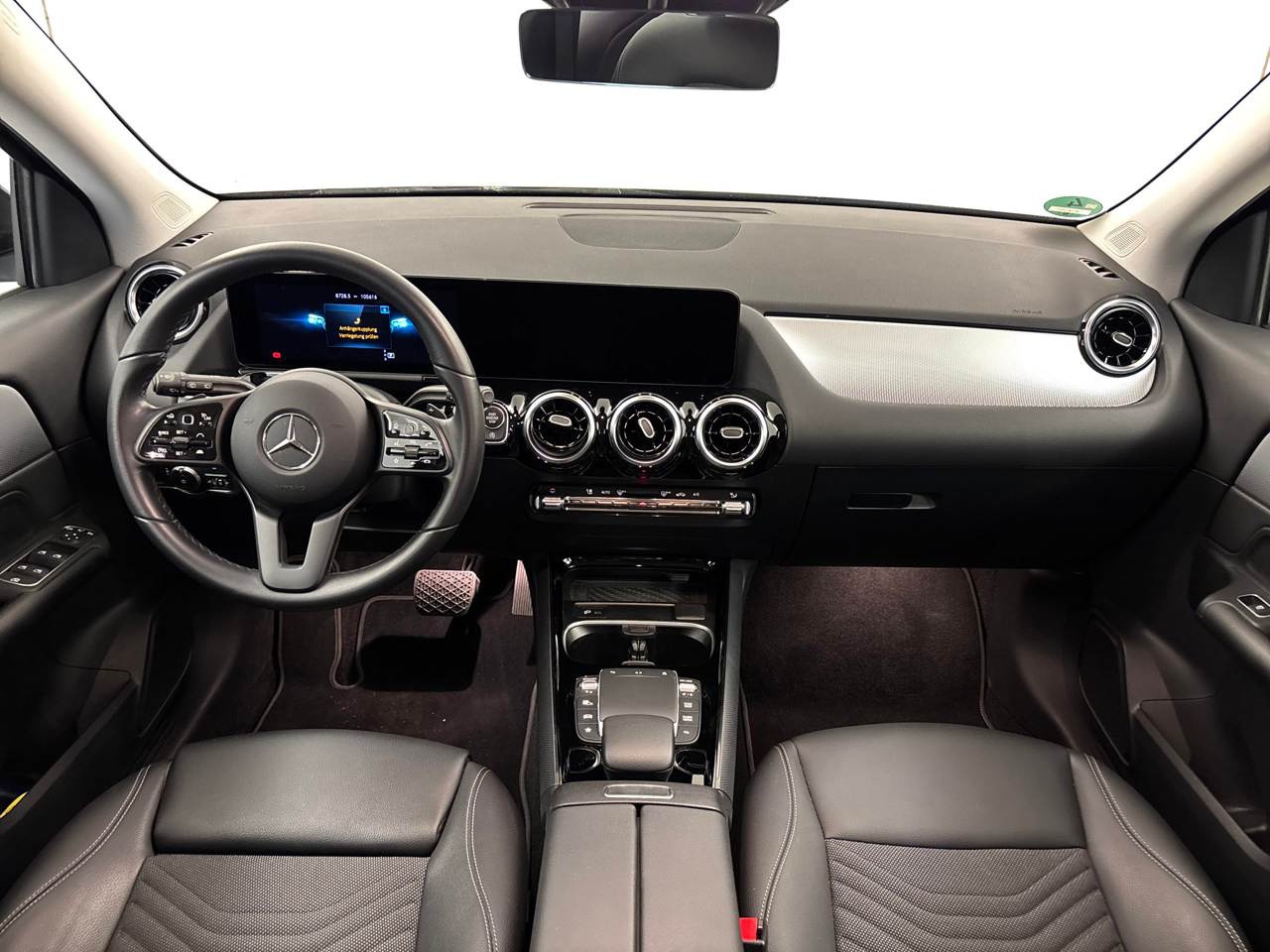 Mercedes-Benz GLA 200 d Style NAVI SHZ RFK ACC AHK 6