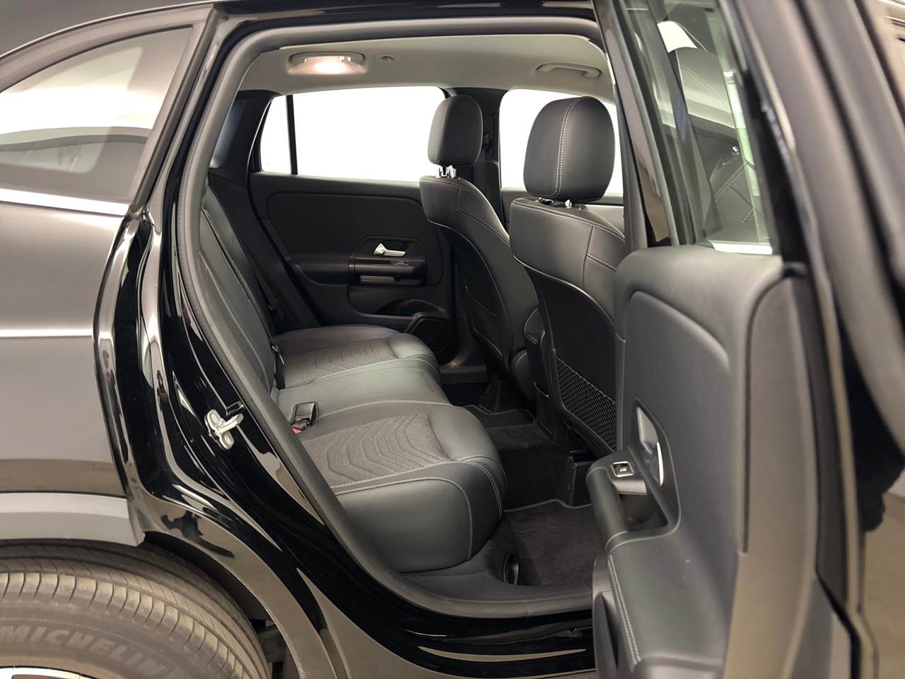 Mercedes-Benz GLA 200 d Style NAVI SHZ RFK ACC AHK 8