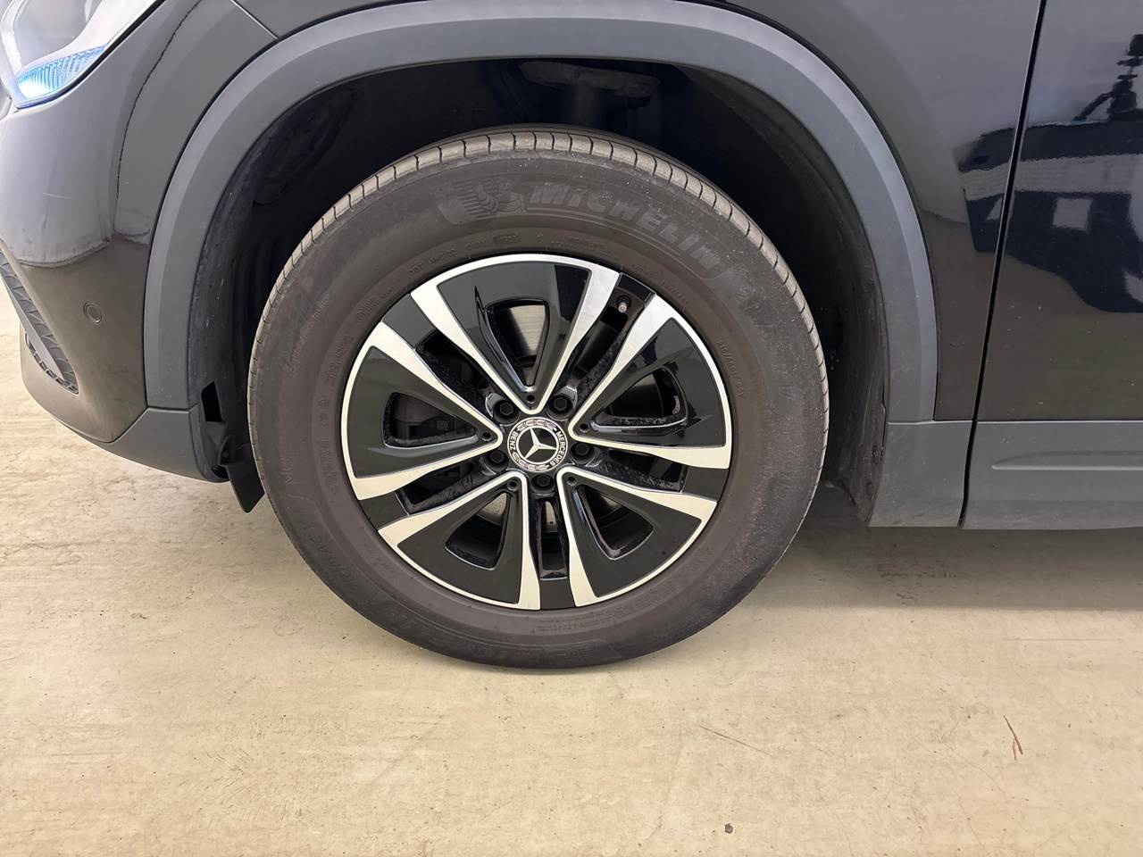 Mercedes-Benz GLA 200 d Style NAVI SHZ RFK ACC AHK 12