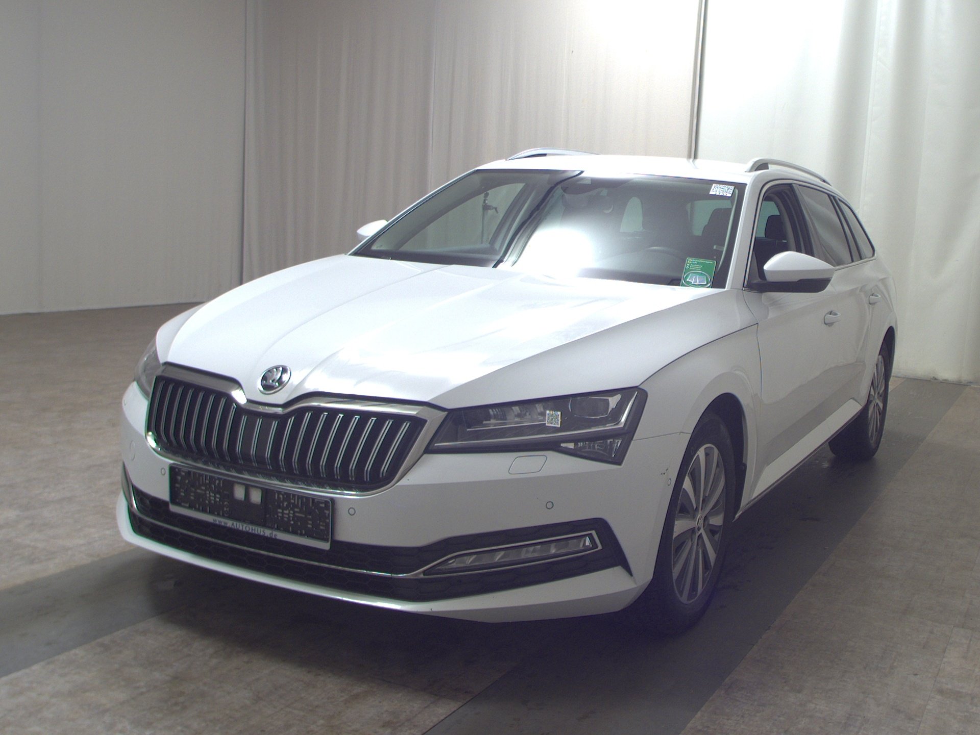 Skoda Superb Kombi 2.0 TDI Style Navi LED Shz vc RFK AHK 2