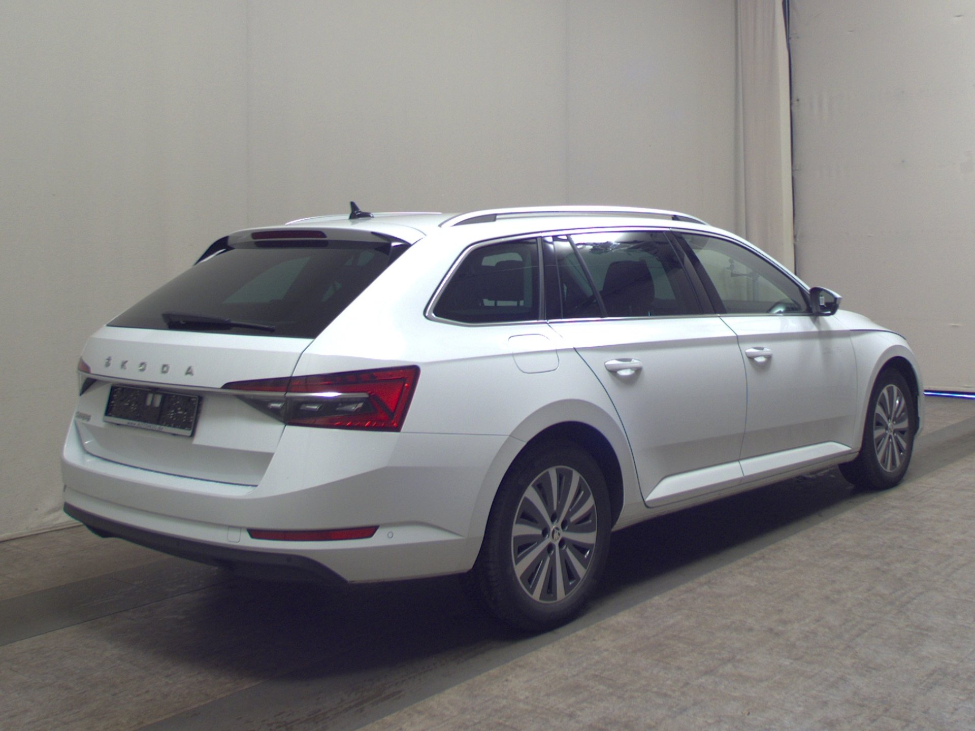 Skoda Superb Kombi 2.0 TDI Style Navi LED Shz vc RFK AHK 4