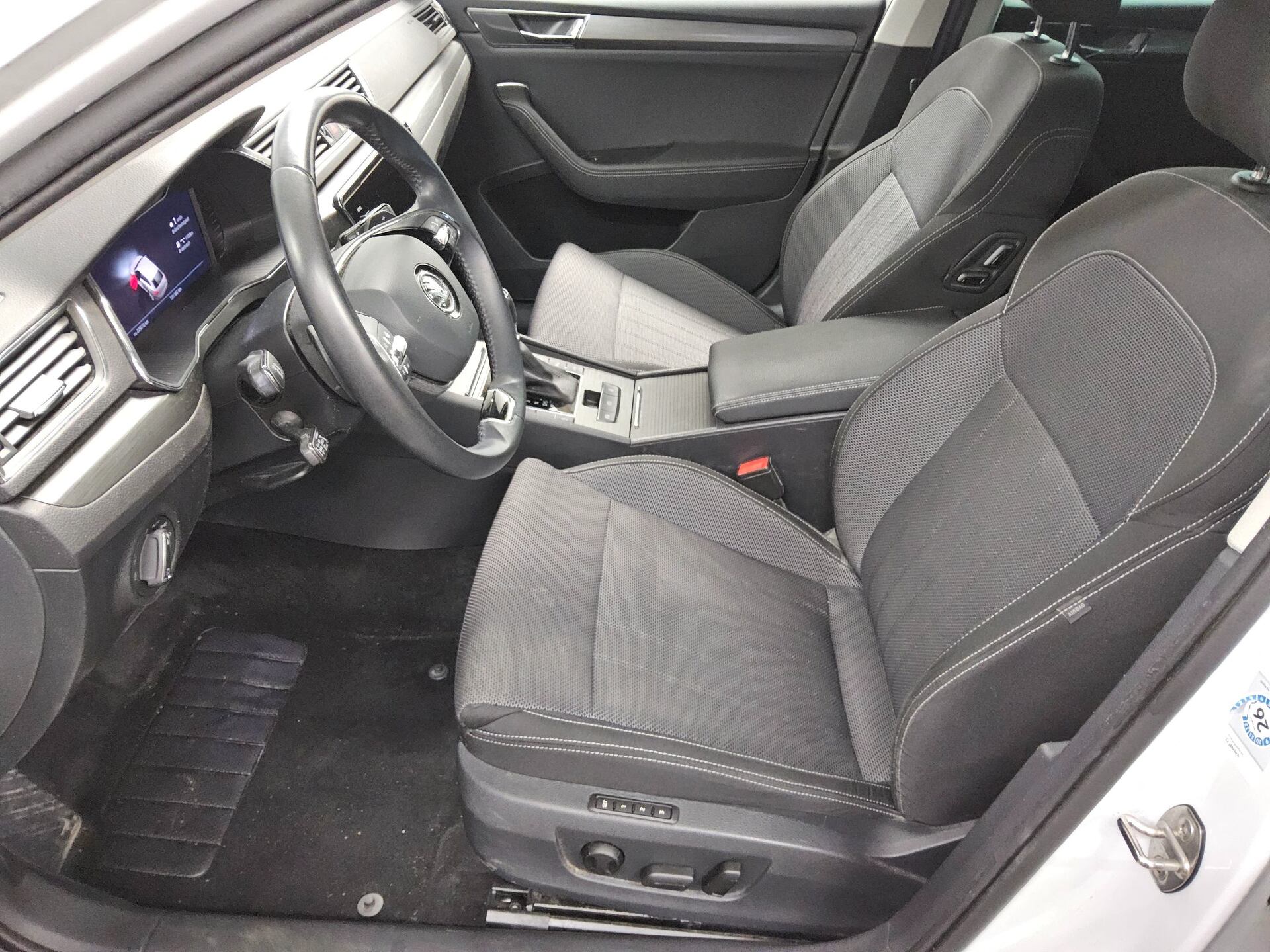 Skoda Superb Kombi 2.0 TDI Style Navi LED Shz vc RFK AHK 9