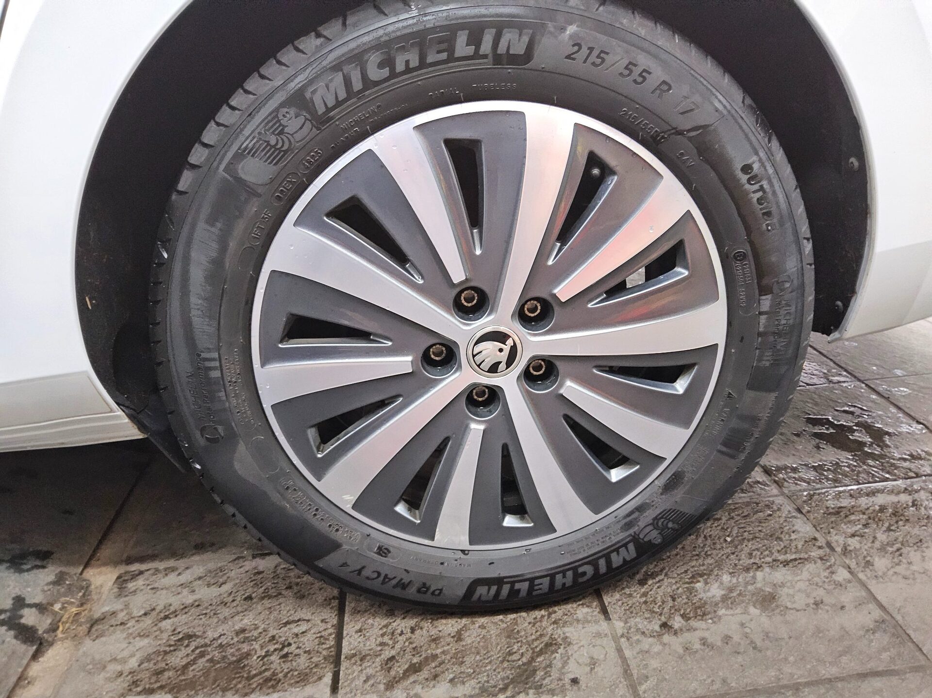 Skoda Superb Kombi 2.0 TDI Style Navi LED Shz vc RFK AHK 11
