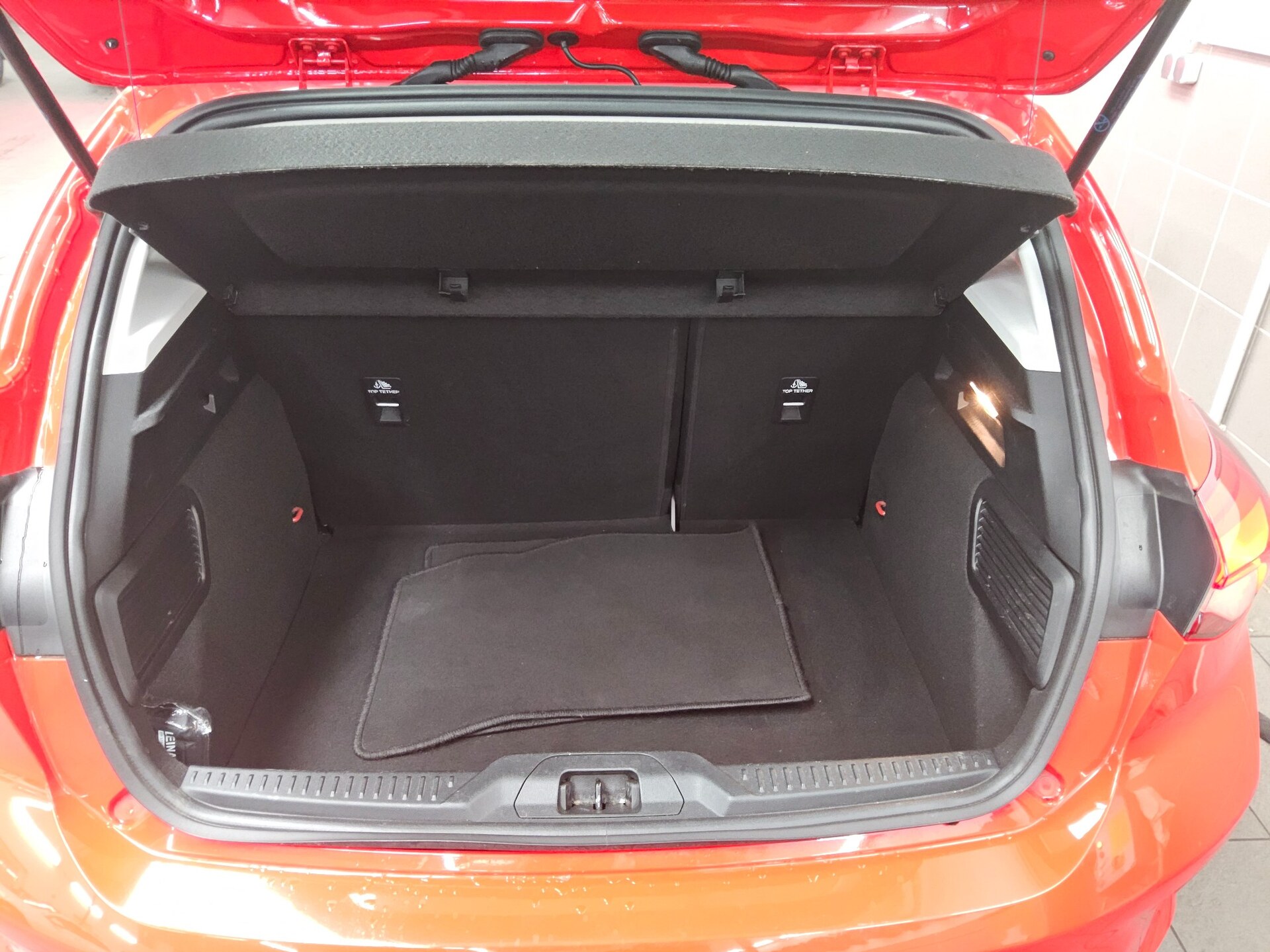 Ford Focus 1.0 EB Titanium Navi LED RfK ACC PDC Shz 11