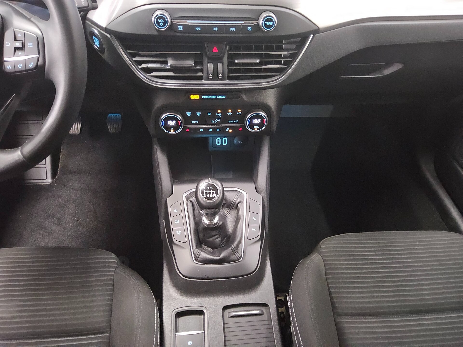 Ford Focus 1.0 EB Titanium Navi LED RfK ACC PDC Shz 6