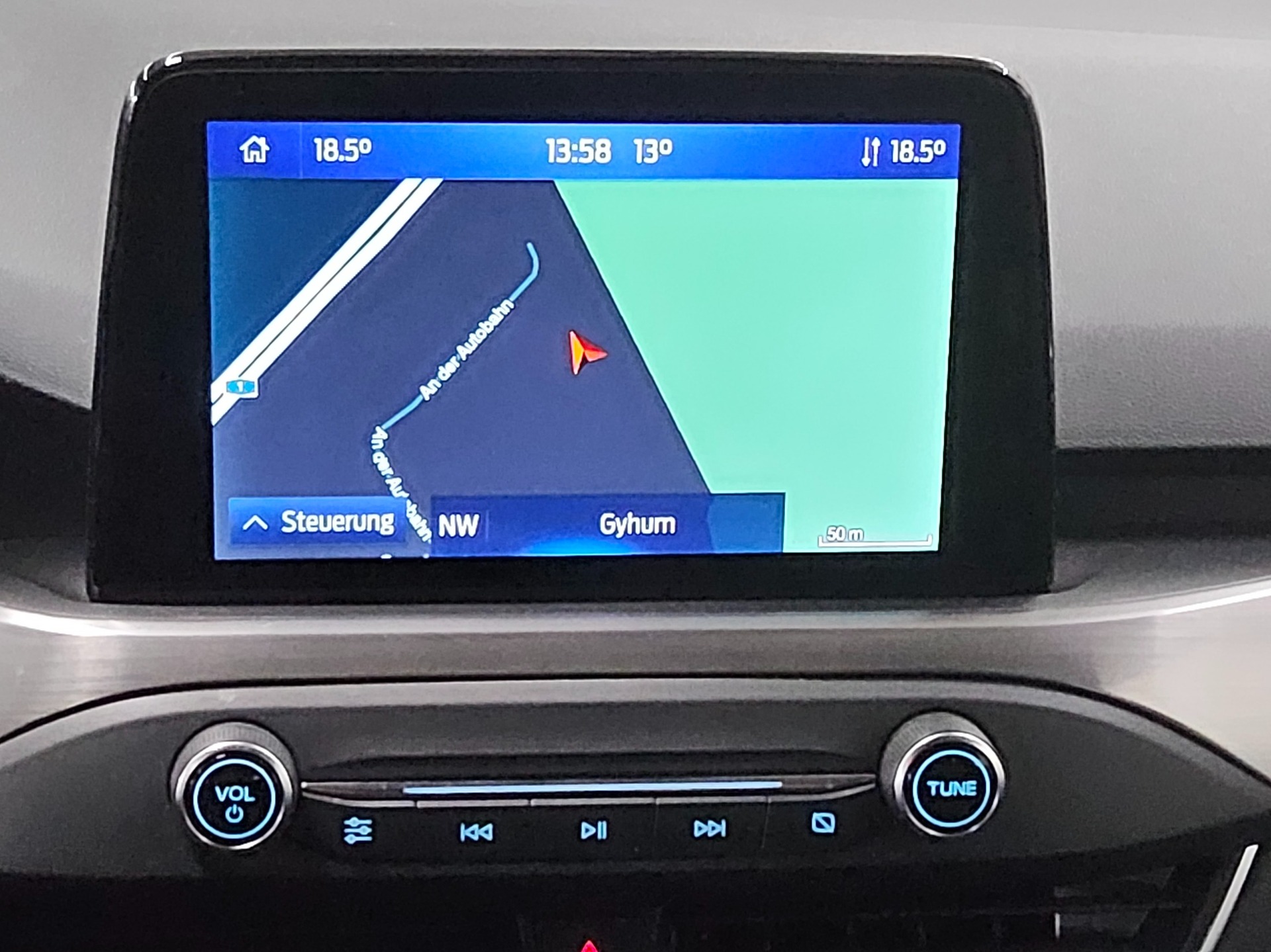 Ford Focus 1.0 EB Titanium Navi LED RfK ACC PDC Shz 7