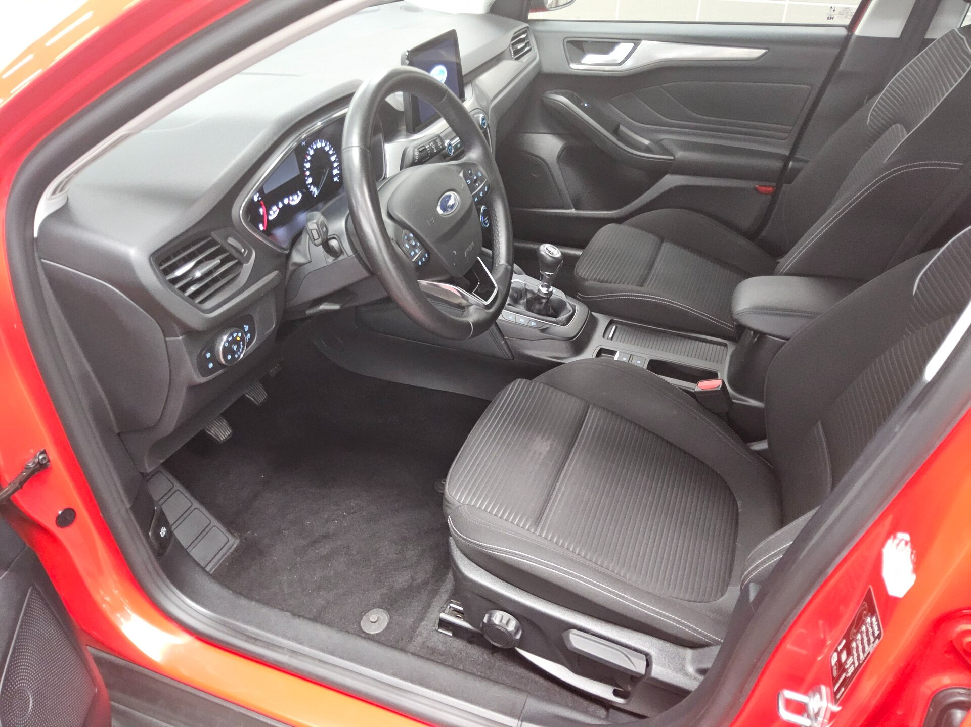 Ford Focus 1.0 EB Titanium Navi LED RfK ACC PDC Shz 8