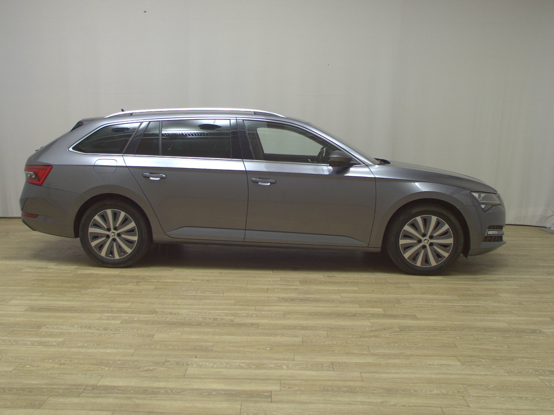 Skoda Superb Kombi 2.0 TDI Style Navi LED Shz vc RFK T-Leder