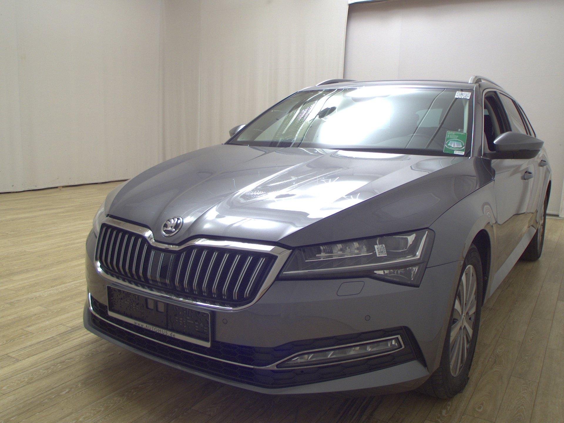 Skoda Superb Kombi 2.0 TDI Style Navi LED Shz vc RFK T-Leder 2