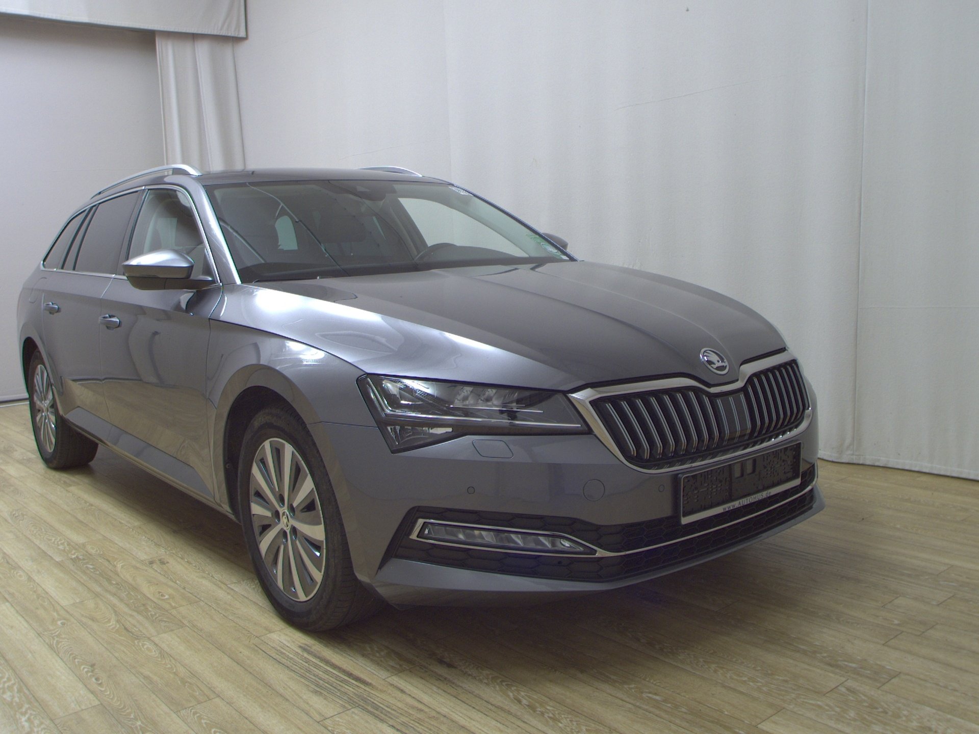 Skoda Superb Kombi 2.0 TDI Style Navi LED Shz vc RFK T-Leder 3