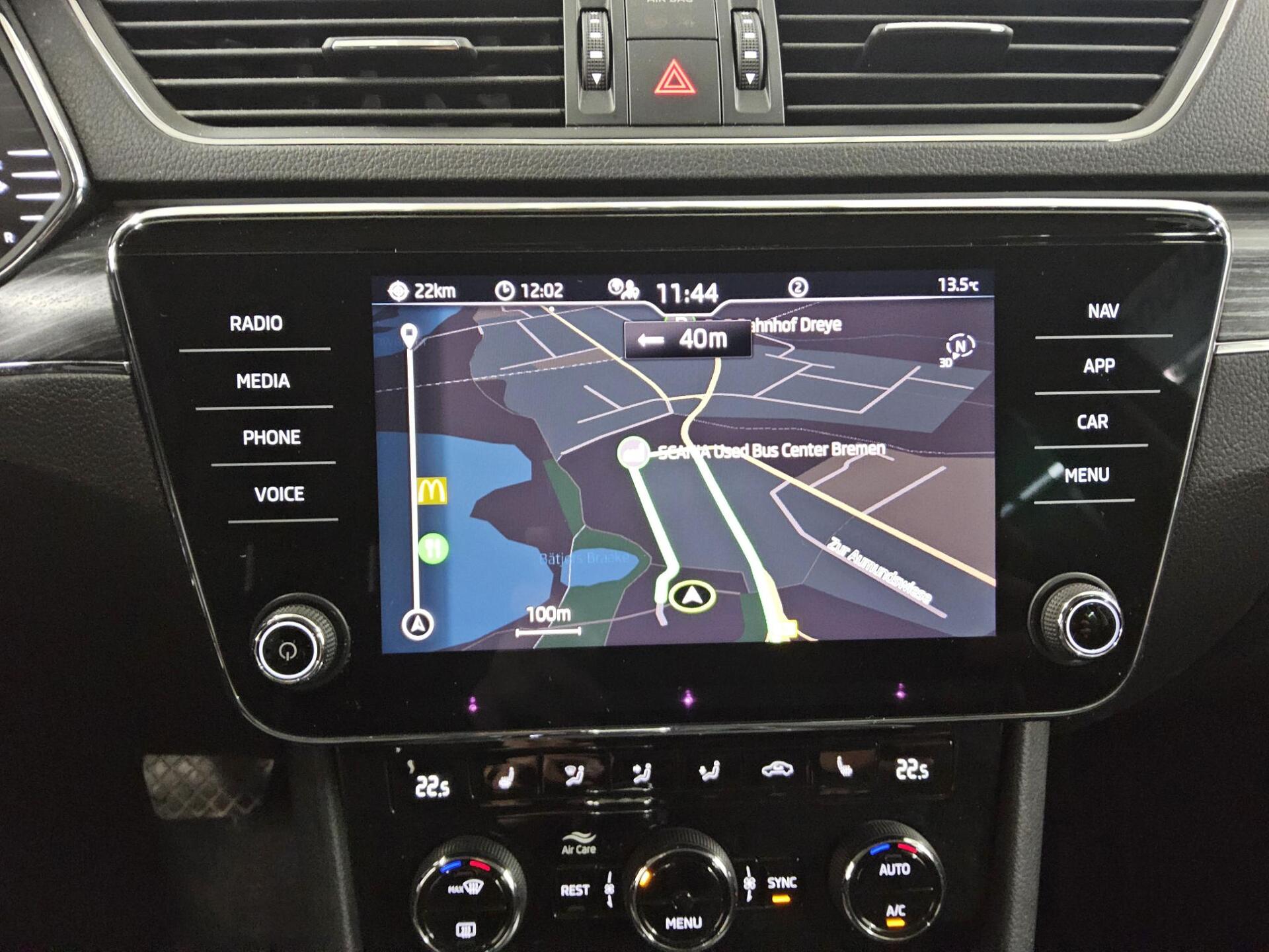 Skoda Superb Kombi 2.0 TDI Style Navi LED Shz vc RFK T-Leder 7