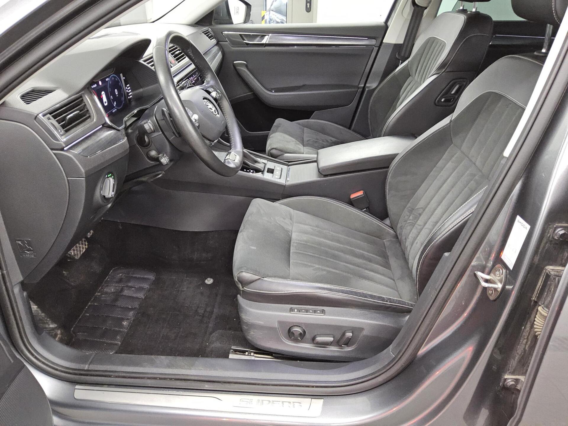Skoda Superb Kombi 2.0 TDI Style Navi LED Shz vc RFK T-Leder 9